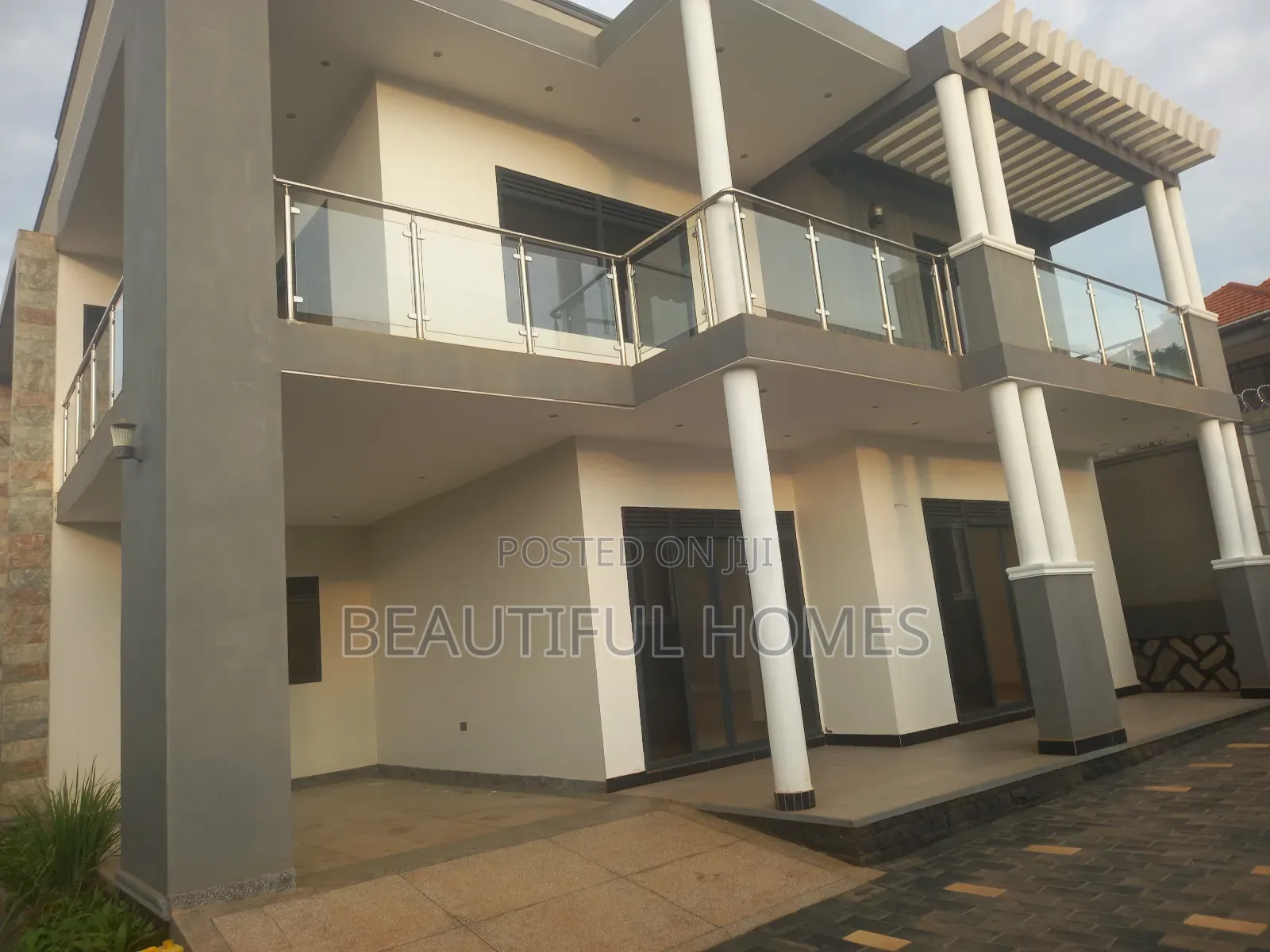 Furnished 5bdrm Duplex in Kira for sale in Kira