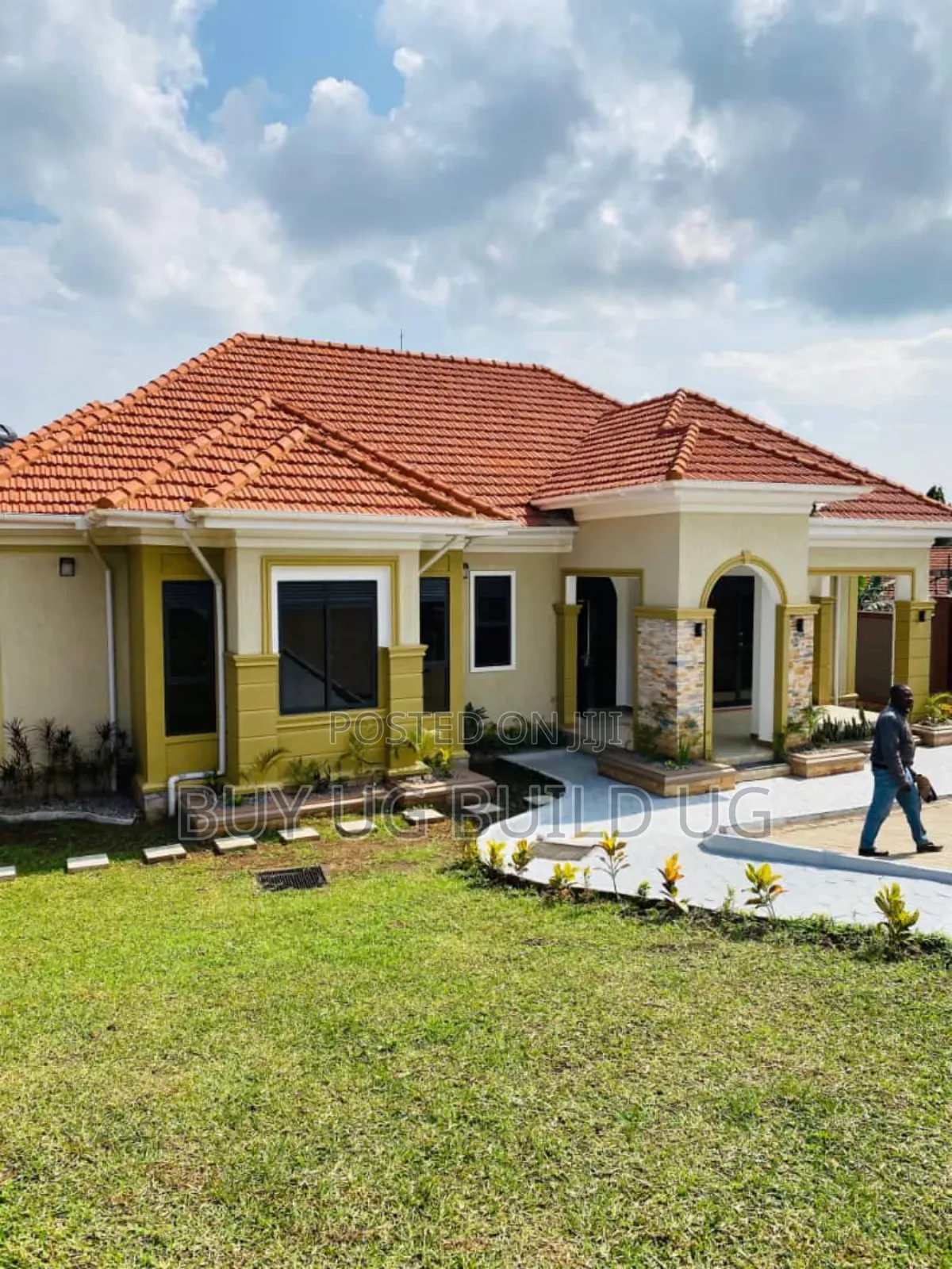 4bdrm Bungalow in Bwebajja Entebbe, Central Division for sale in Central Division