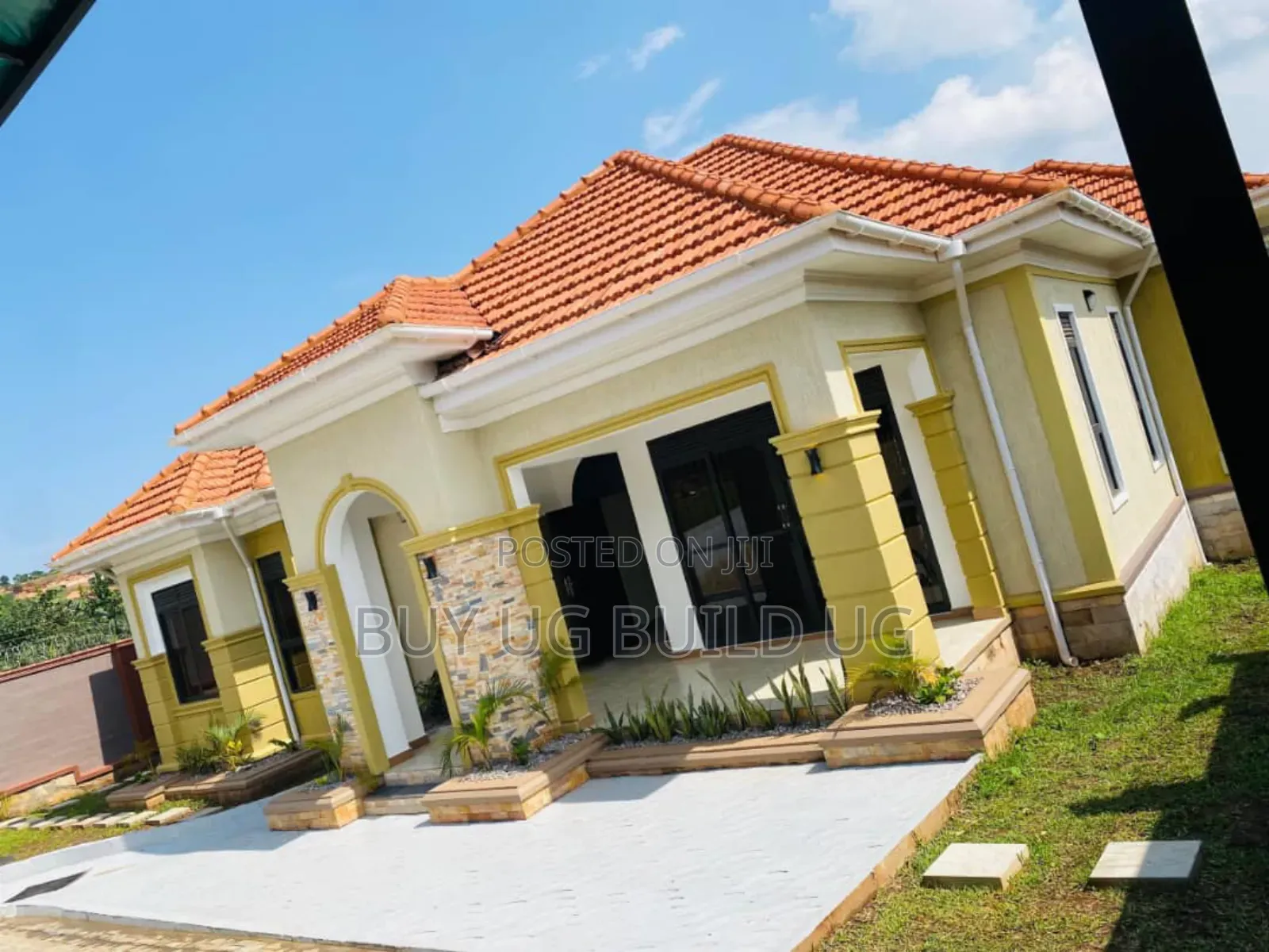 4bdrm Bungalow in Bwebajja Entebbe, Central Division for sale in Central Division