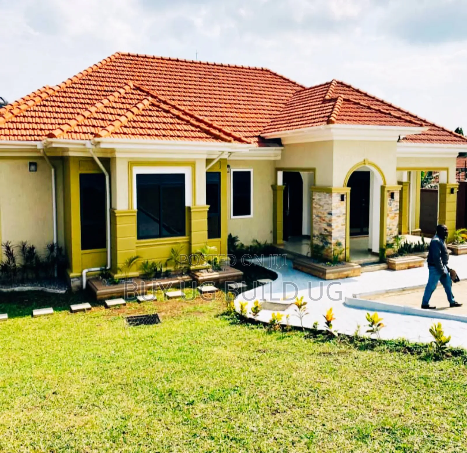 4bdrm Bungalow in Bwebajja Entebbe, Central Division for sale in Central Division