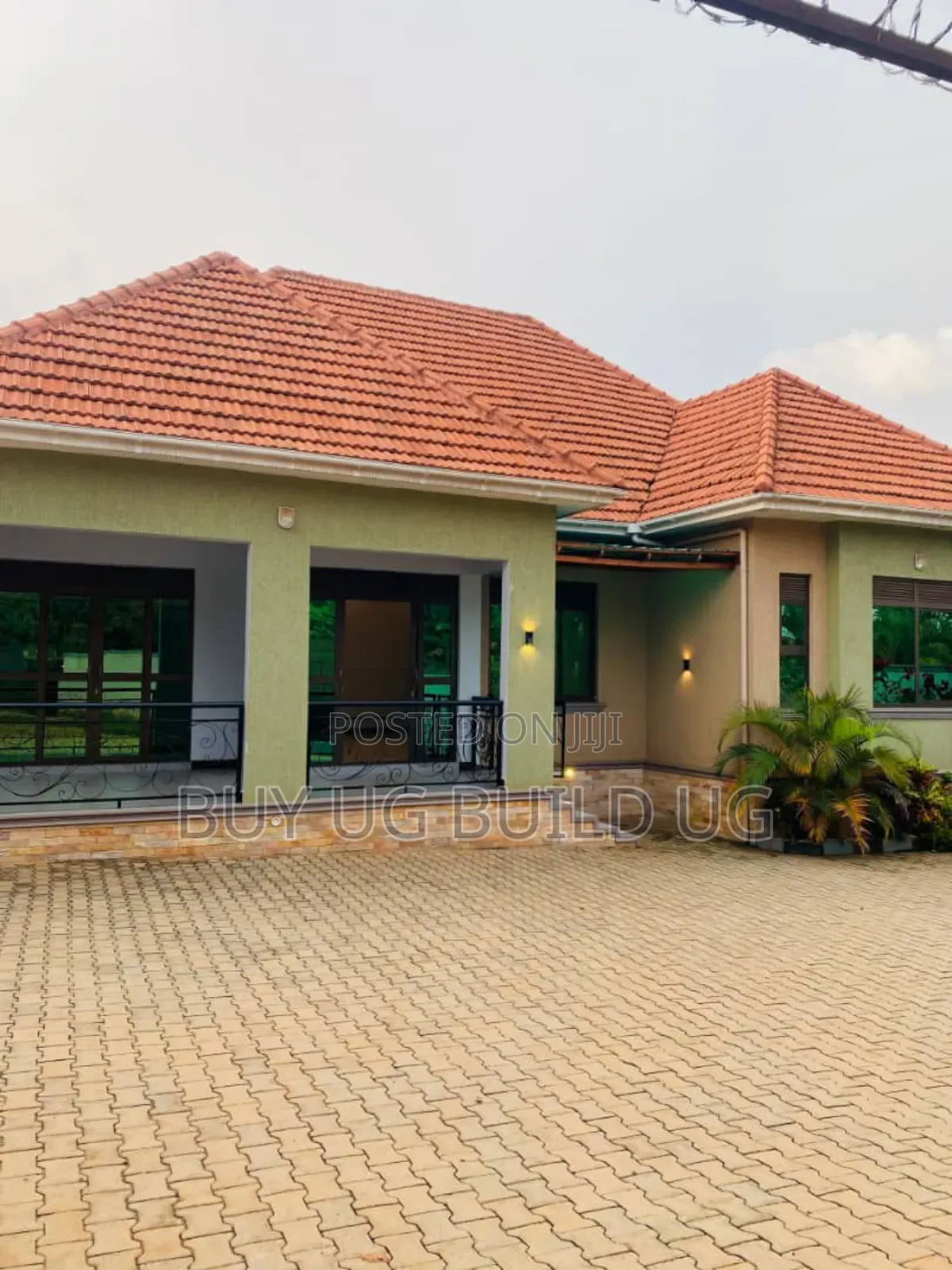 4bdrm Penthouse in Kitende Entebbe Road, Central Division for sale in Central Division