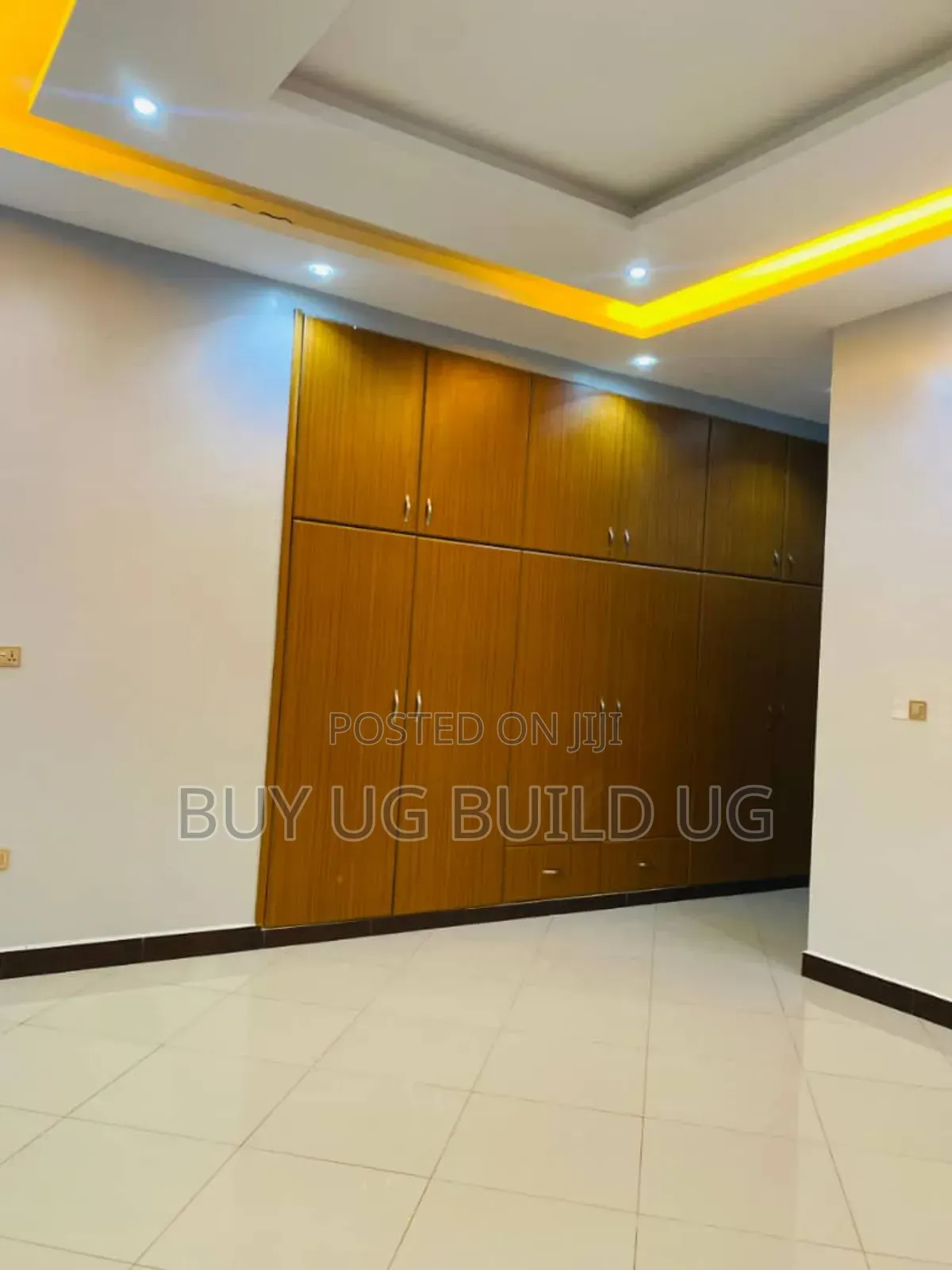 4bdrm Penthouse in Kitende Entebbe Road, Central Division for sale in Central Division