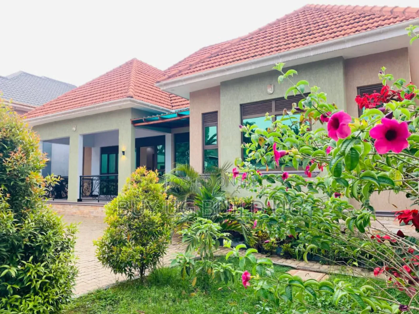 4bdrm Penthouse in Kitende Entebbe Road, Central Division for sale in Central Division