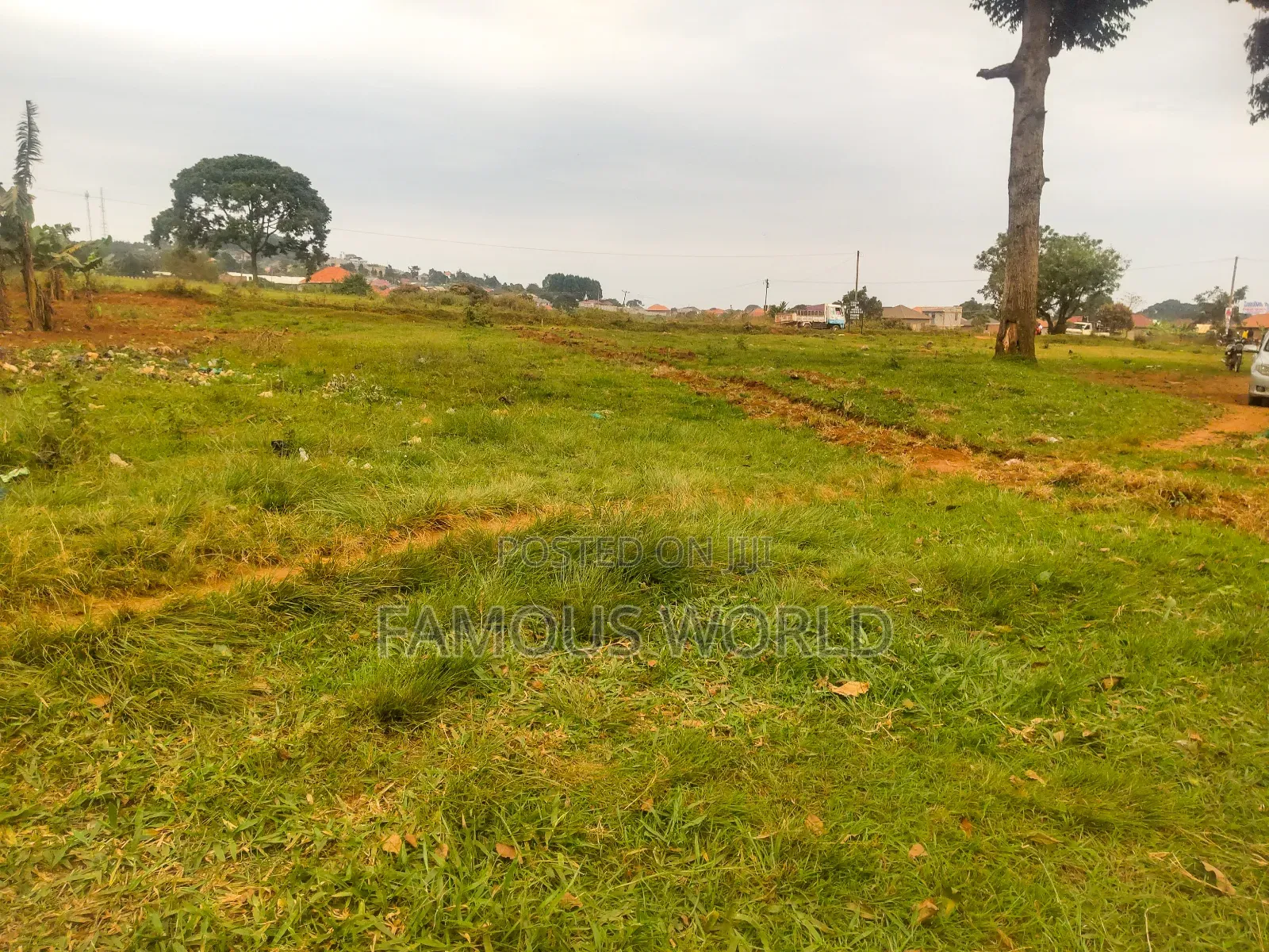 Nkumba Road Side Plot on Sale 140ft by 50ft on Kasenyi Main Road in Katabi