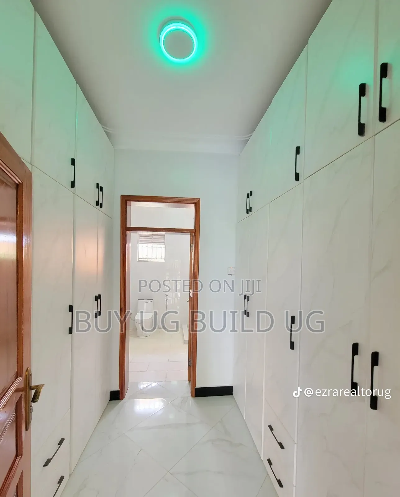 6bdrm Mansion in Kitende Entebbe Road, Division B for sale in Division B