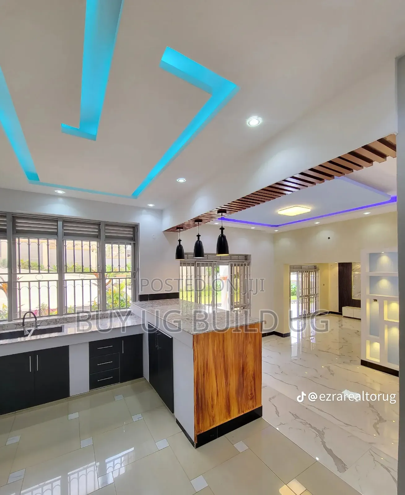 6bdrm Mansion in Kitende Entebbe Road, Division B for sale in Division B