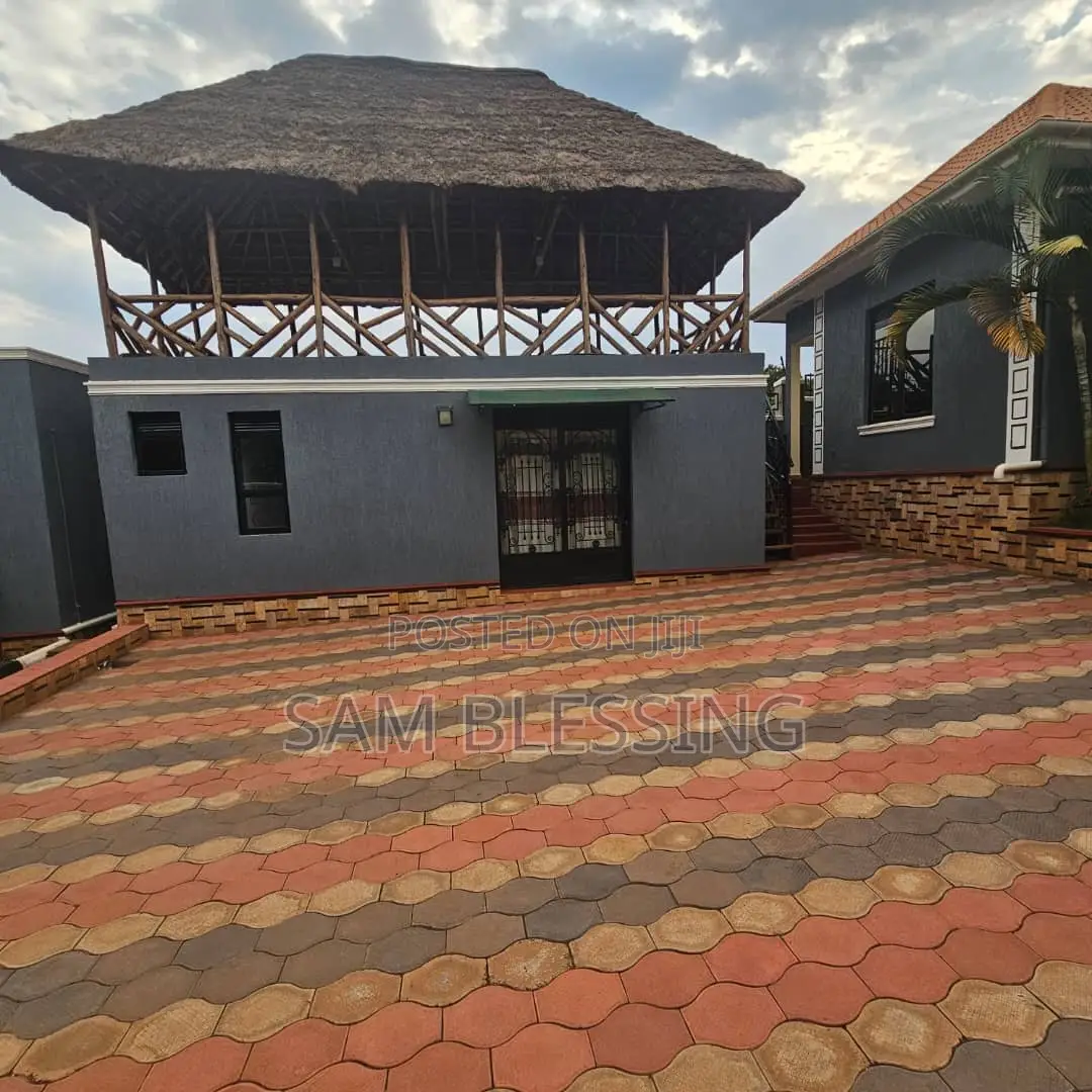3bdrm House in Kitende Kitovu, Central Division for sale in Central Division