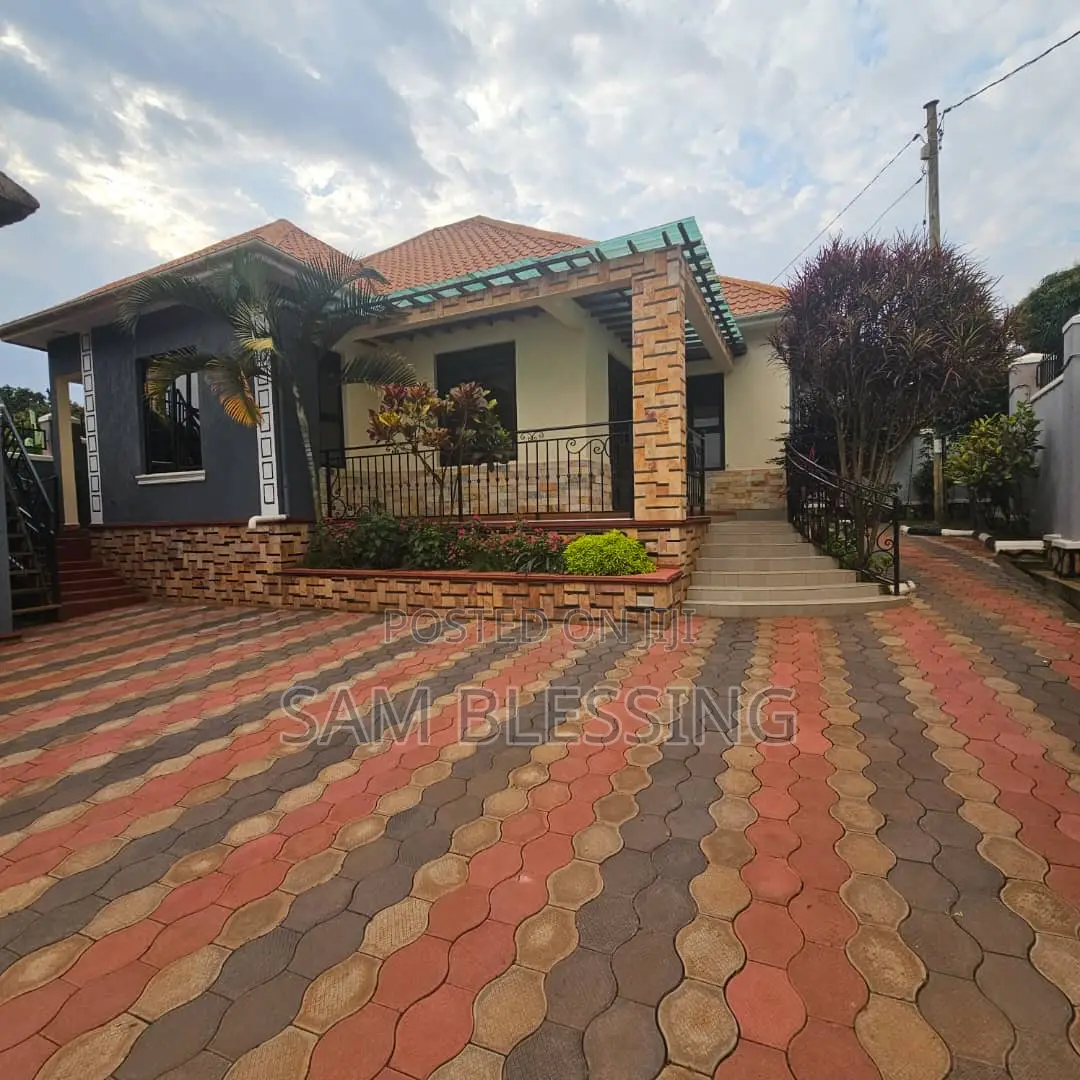 3bdrm House in Kitende Kitovu, Central Division for sale in Central Division