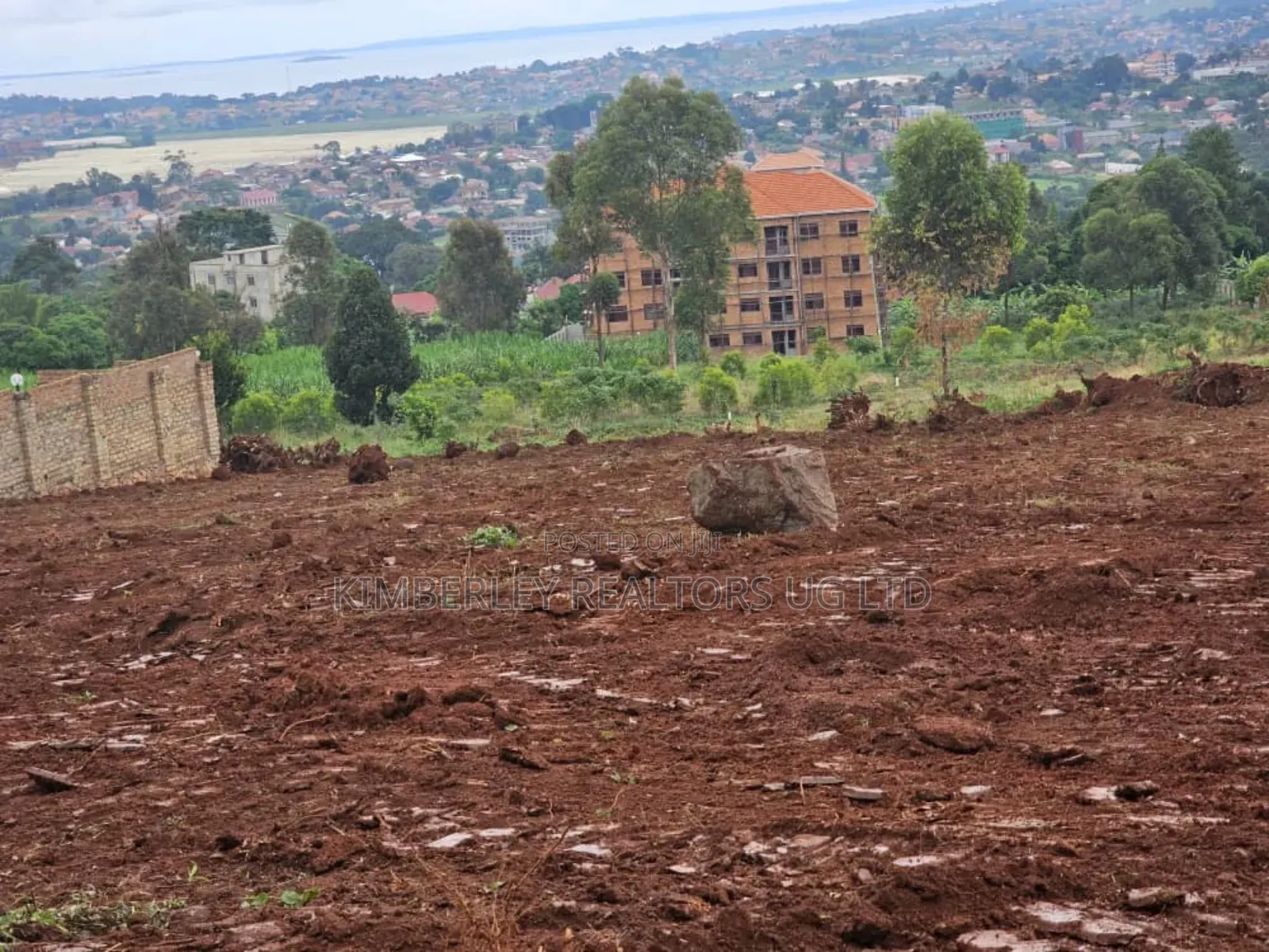 Entebbe Road, Bwebajja Buzzi: 25 Decimals Lakeview Plot for Sale at 190m in Division A