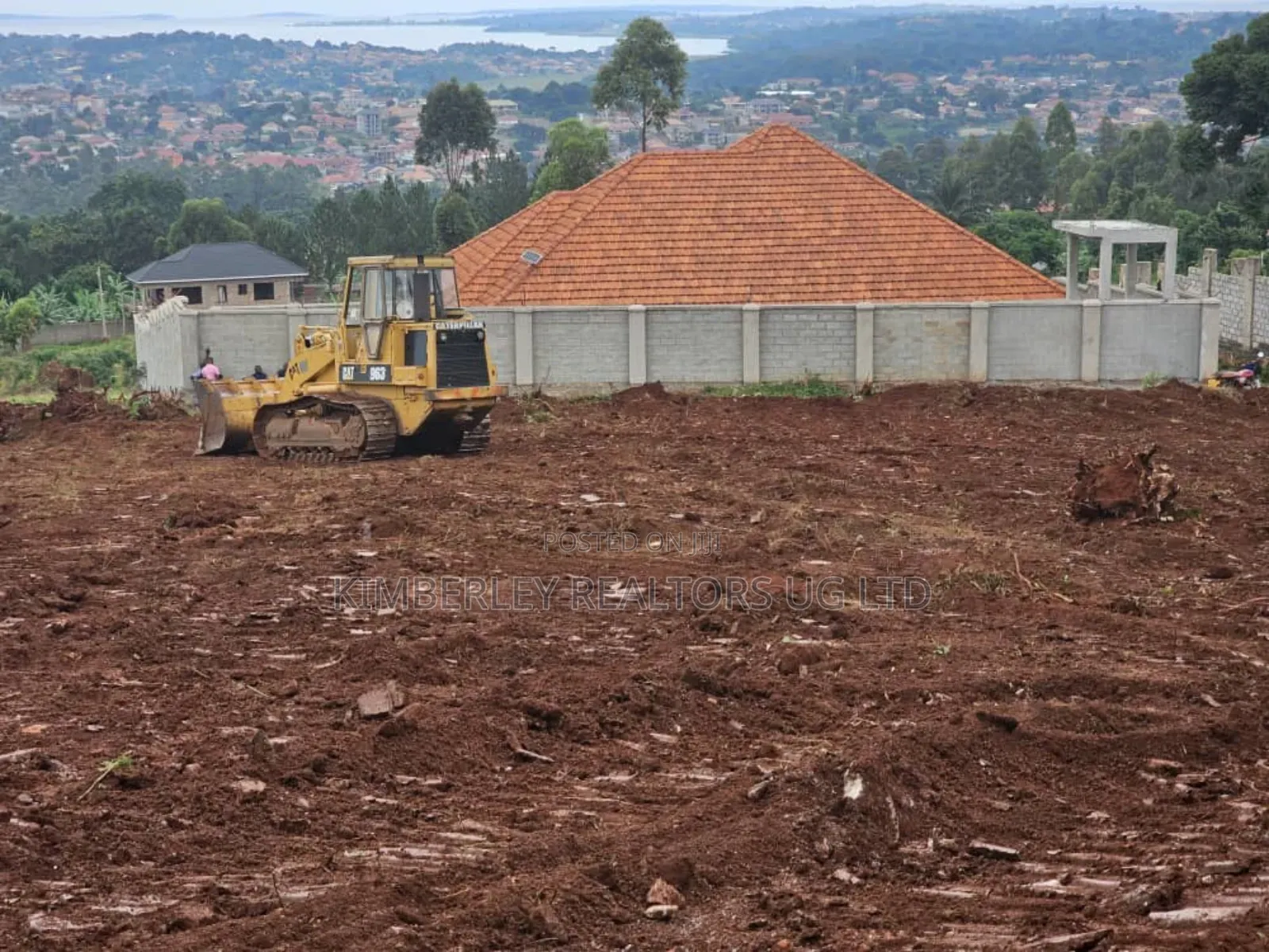 Entebbe Road, Bwebajja Buzzi: 25 Decimals Lakeview Plot for Sale at 190m in Division A