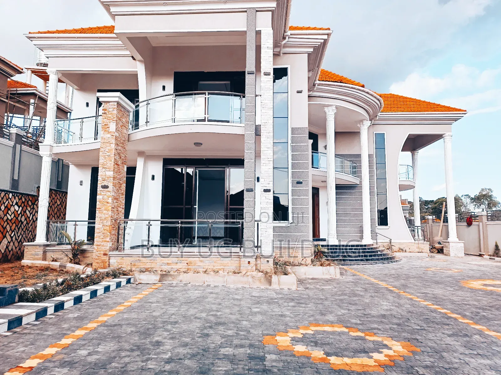 6bdrm Maisonette in Kira Mamelto Road, Central Division for sale in Central Division