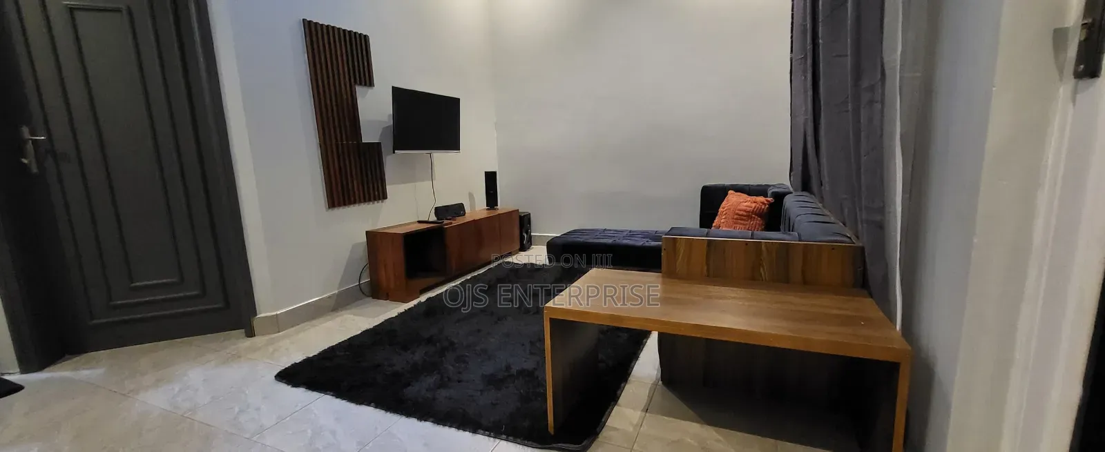 Calm Stays 1 Bedroom Airbnb Apartment in Central Division