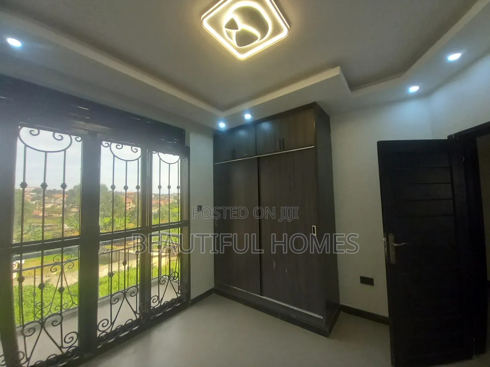 Furnished 2bdrm Condo in Kisaasi, Central Division for sale in Central Division