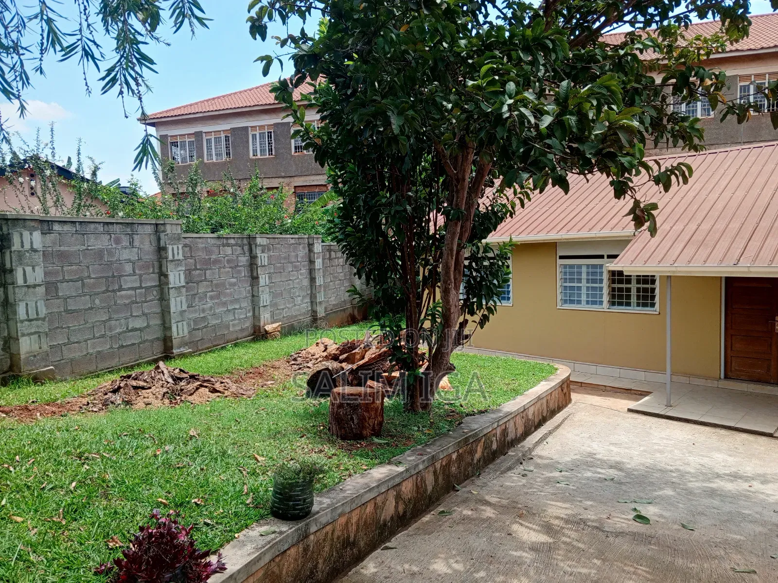 2bdrm Bungalow in Kololo Property, Central Division for rent in Central Division