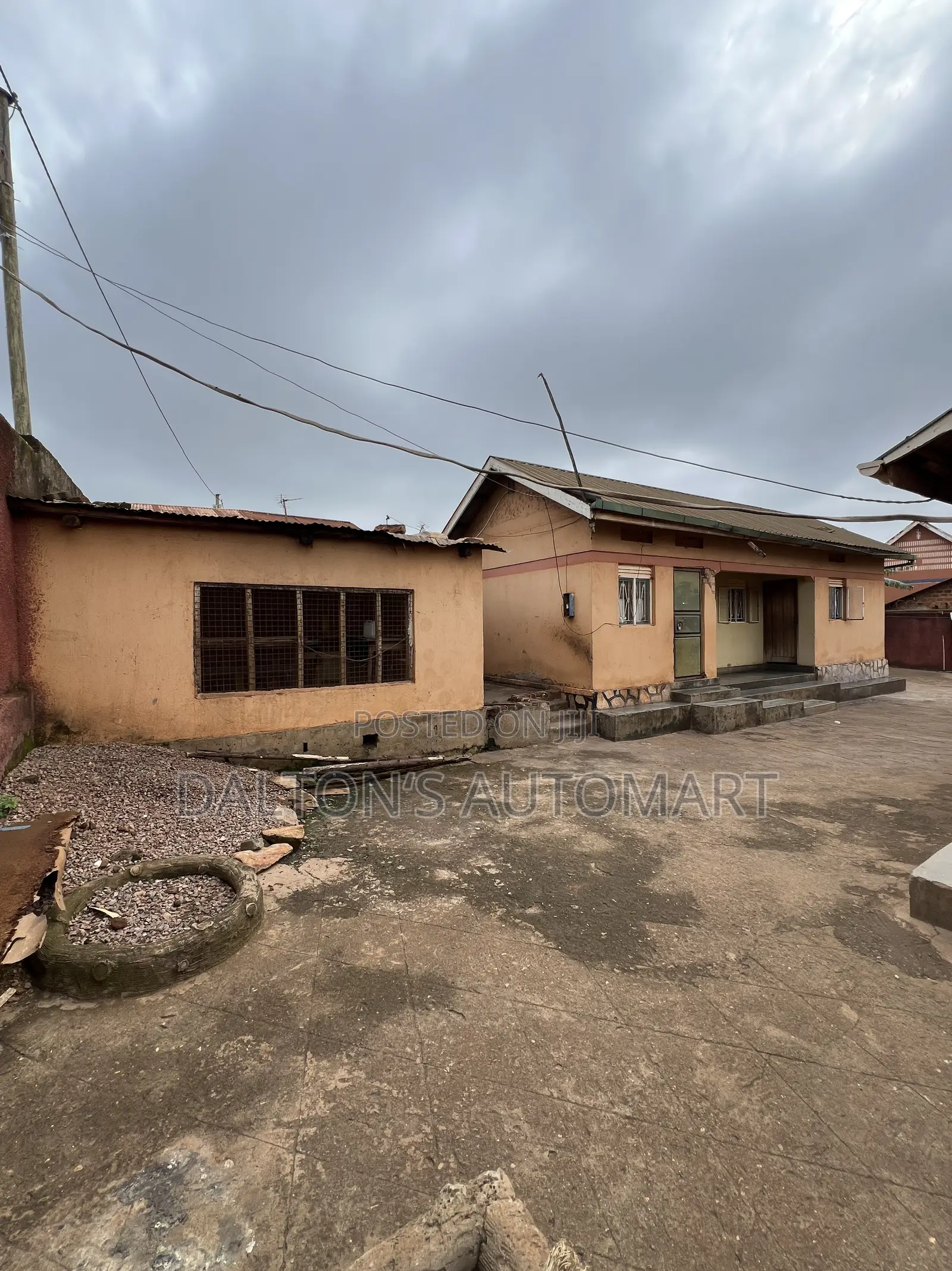 3bdrm Bungalow in Bweyogerere Central, Kira for sale in Kira