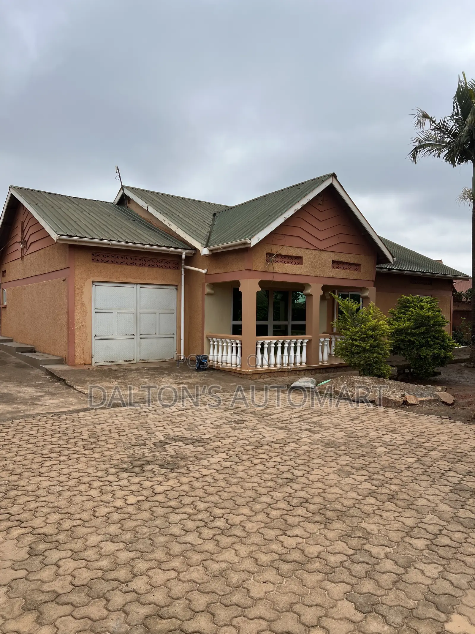 3bdrm Bungalow in Bweyogerere Central, Kira for sale in Kira