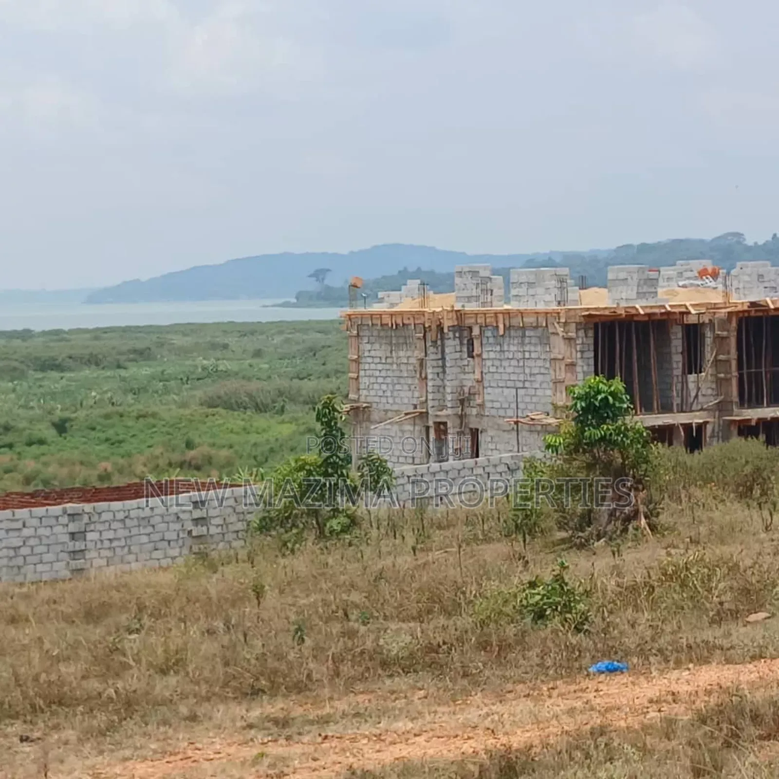 Beautiful Plots With Clear Lake View on Quicksale After Munyonyo in Central Division