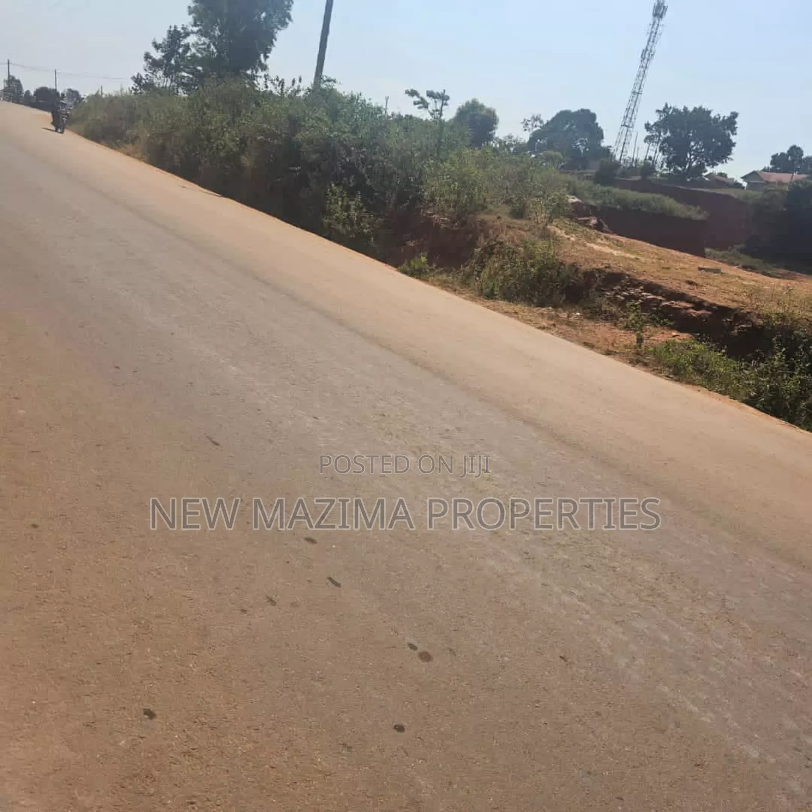 Commercial Plot Quicksale on Main of Kawuku Bwerenga Tarmac With Title in Central Division