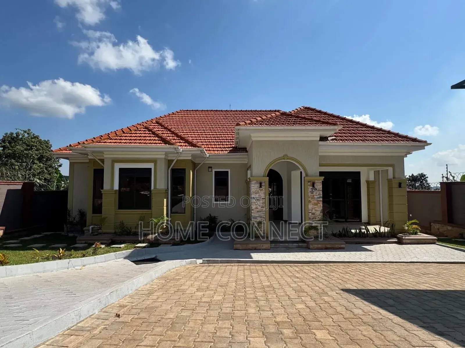 4bdrm Bungalow in Najjera 2, Central Division for sale in Central Division
