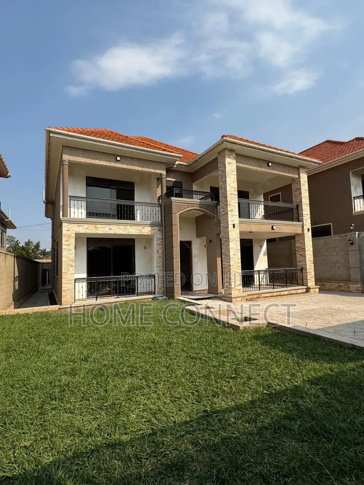 5bdrm Duplex in Buwate, Central Division for sale in Central Division