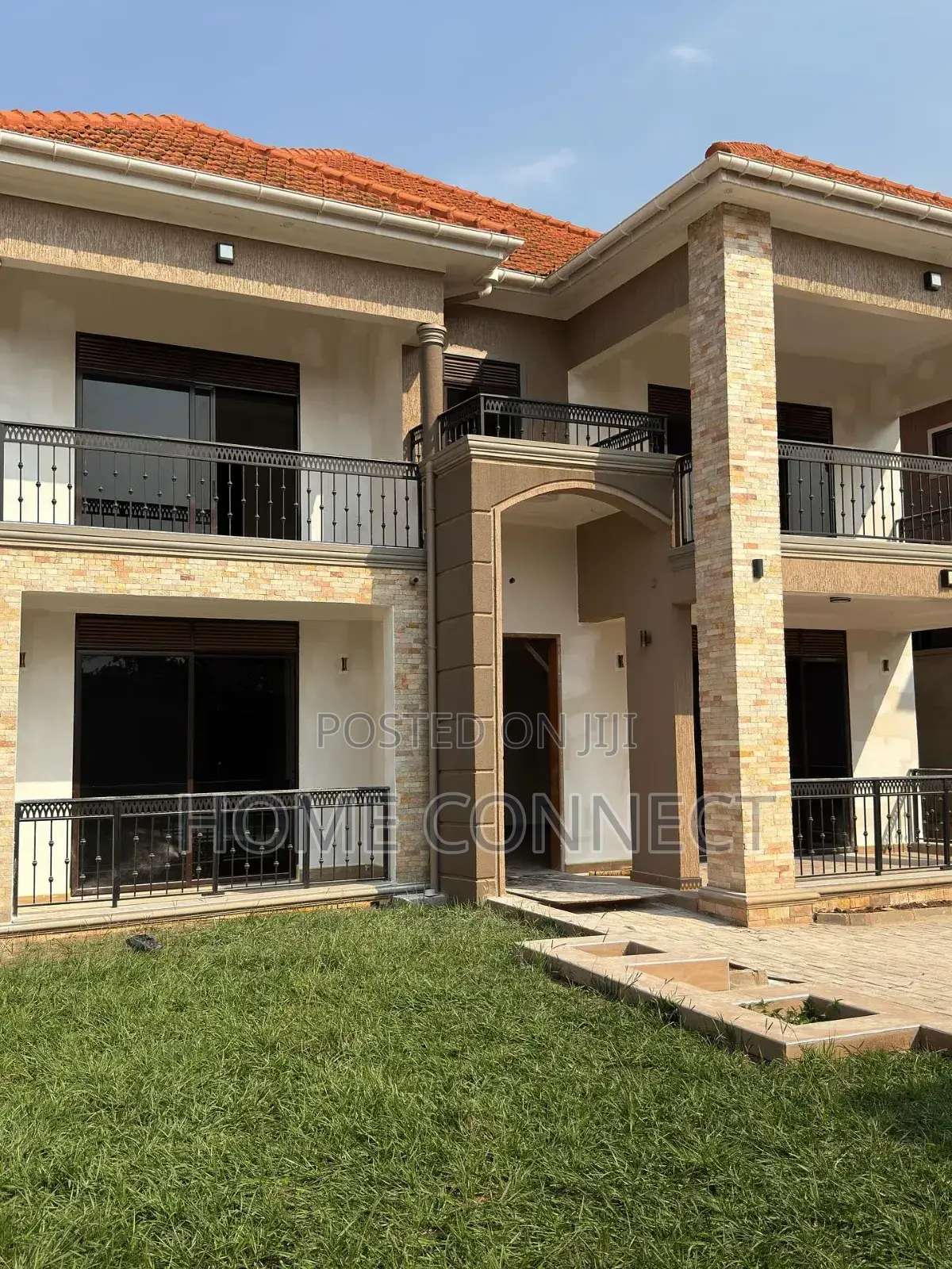 5bdrm Duplex in Buwate, Central Division for sale in Central Division