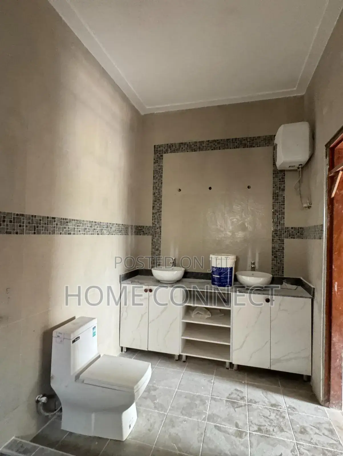 5bdrm Duplex in Buwate, Central Division for sale in Central Division
