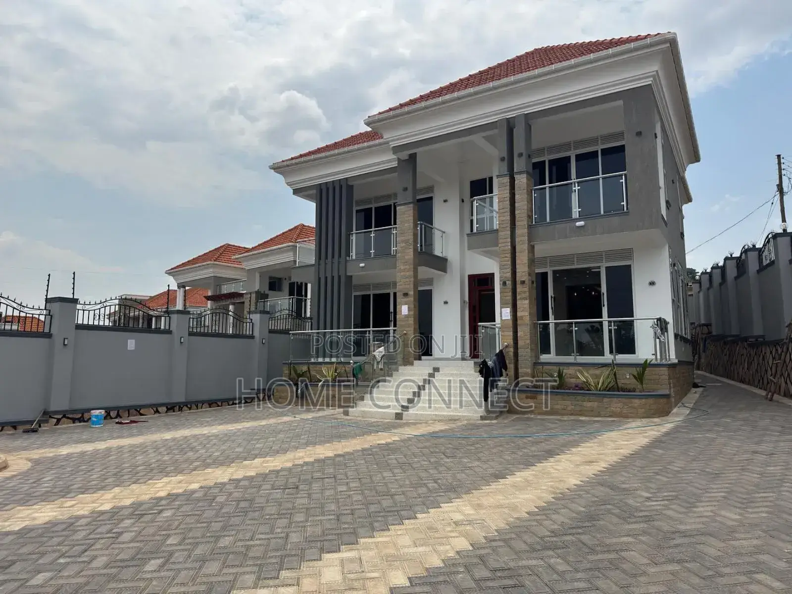 5bdrm Duplex in Kyanja, Central Division for sale in Central Division
