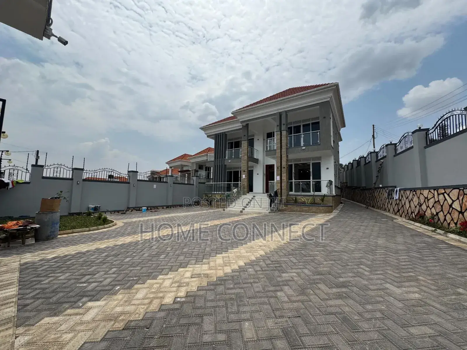 5bdrm Duplex in Kyanja, Central Division for sale in Central Division