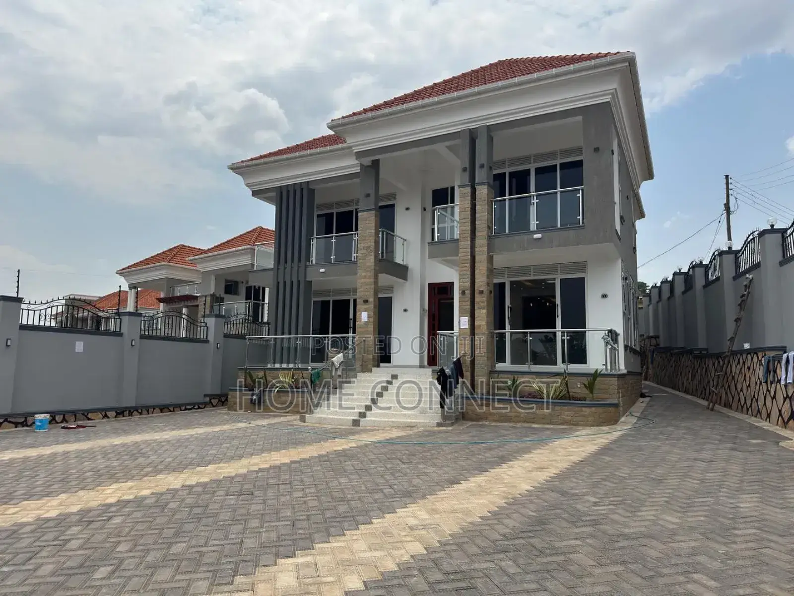 5bdrm Duplex in Kyanja, Central Division for sale in Central Division