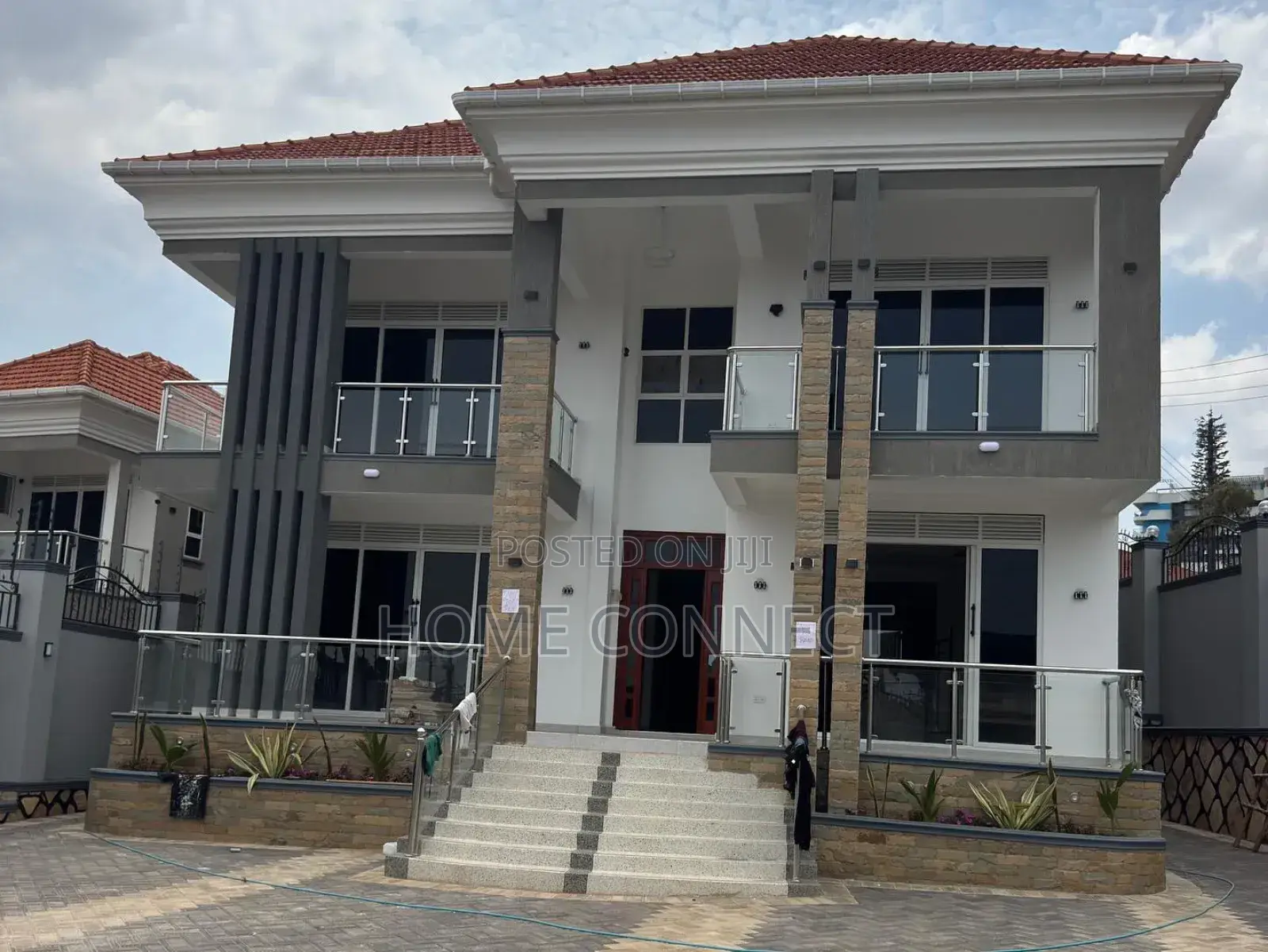 5bdrm Duplex in Kyanja, Central Division for sale in Central Division
