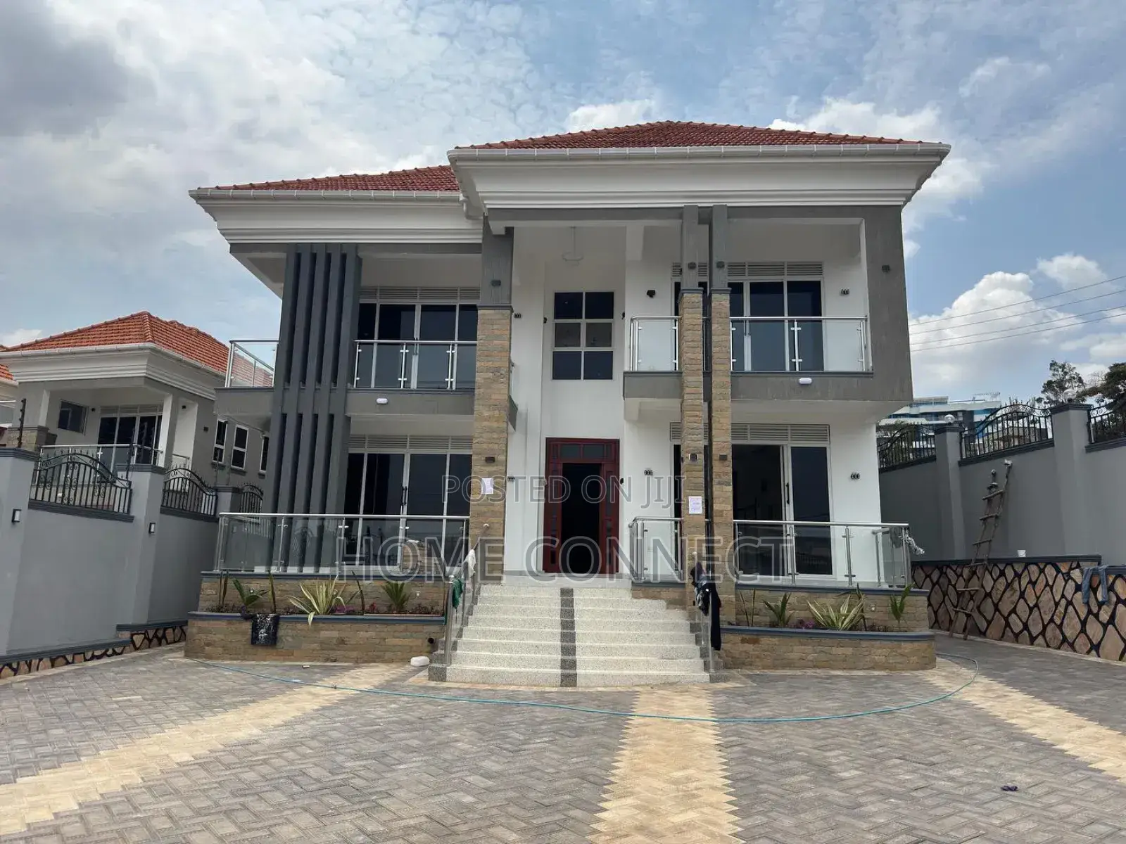 5bdrm Duplex in Kyanja, Central Division for sale in Central Division