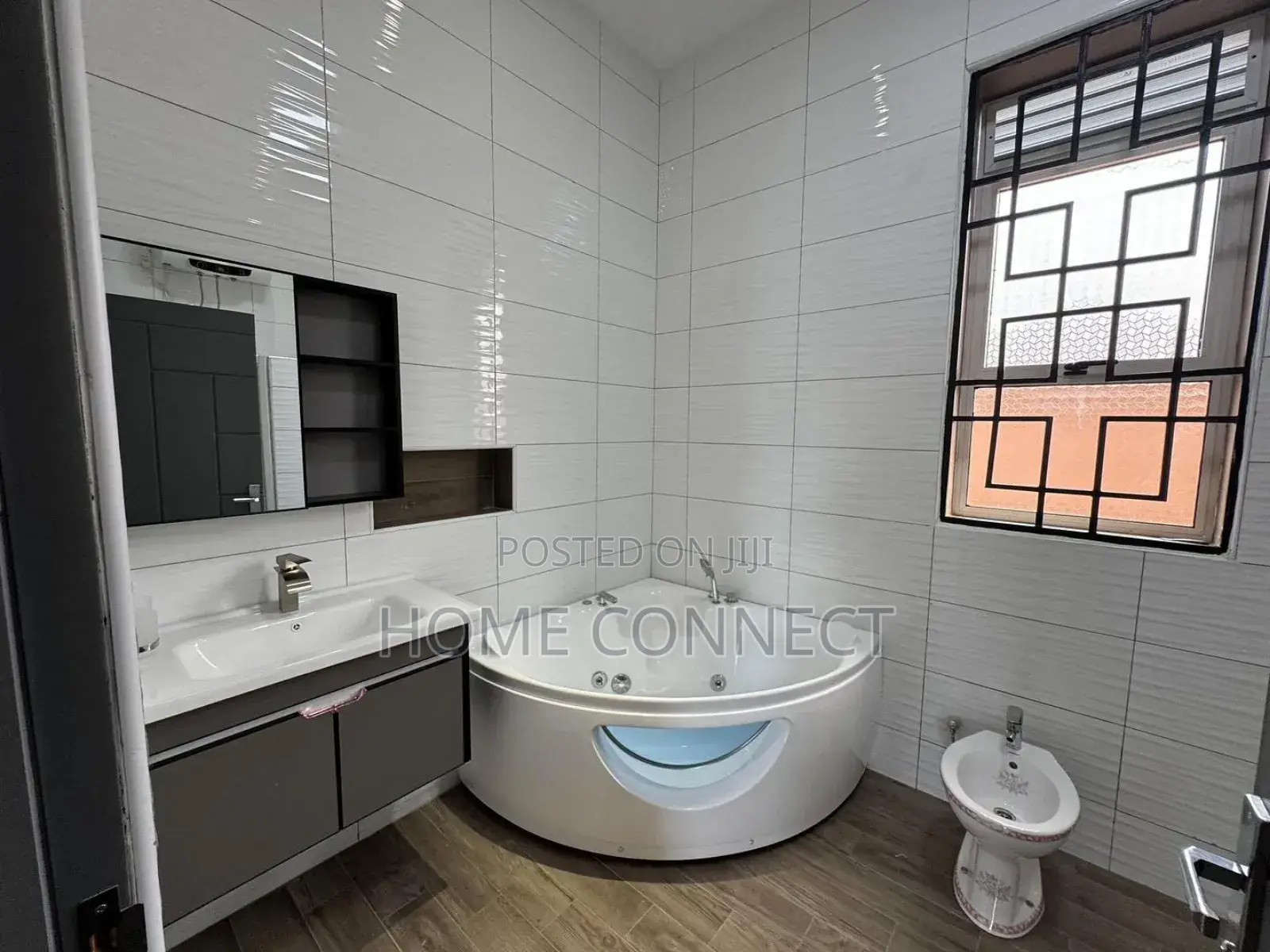 6bdrm Duplex in Muyenga Bukasa Lake, Central Division for sale in Central Division
