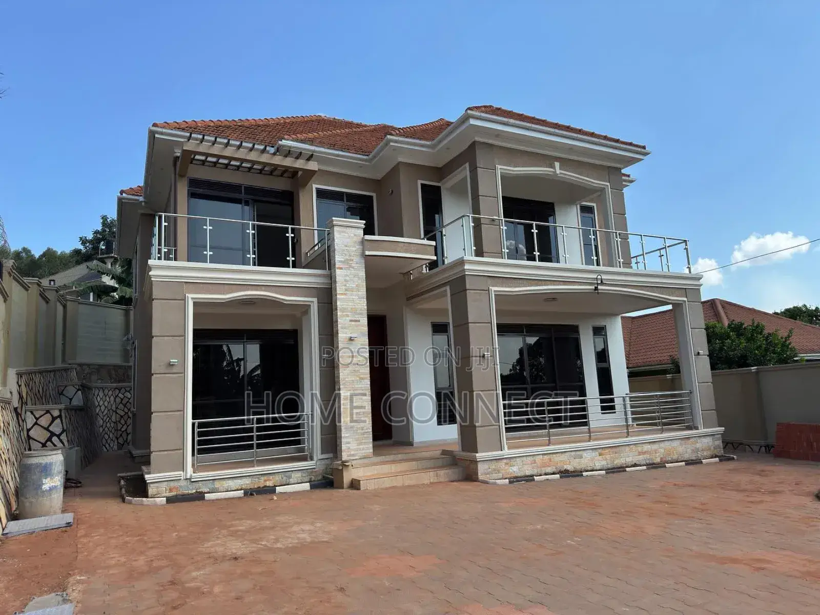 5bdrm Duplex in Buwate, Central Division for sale in Central Division