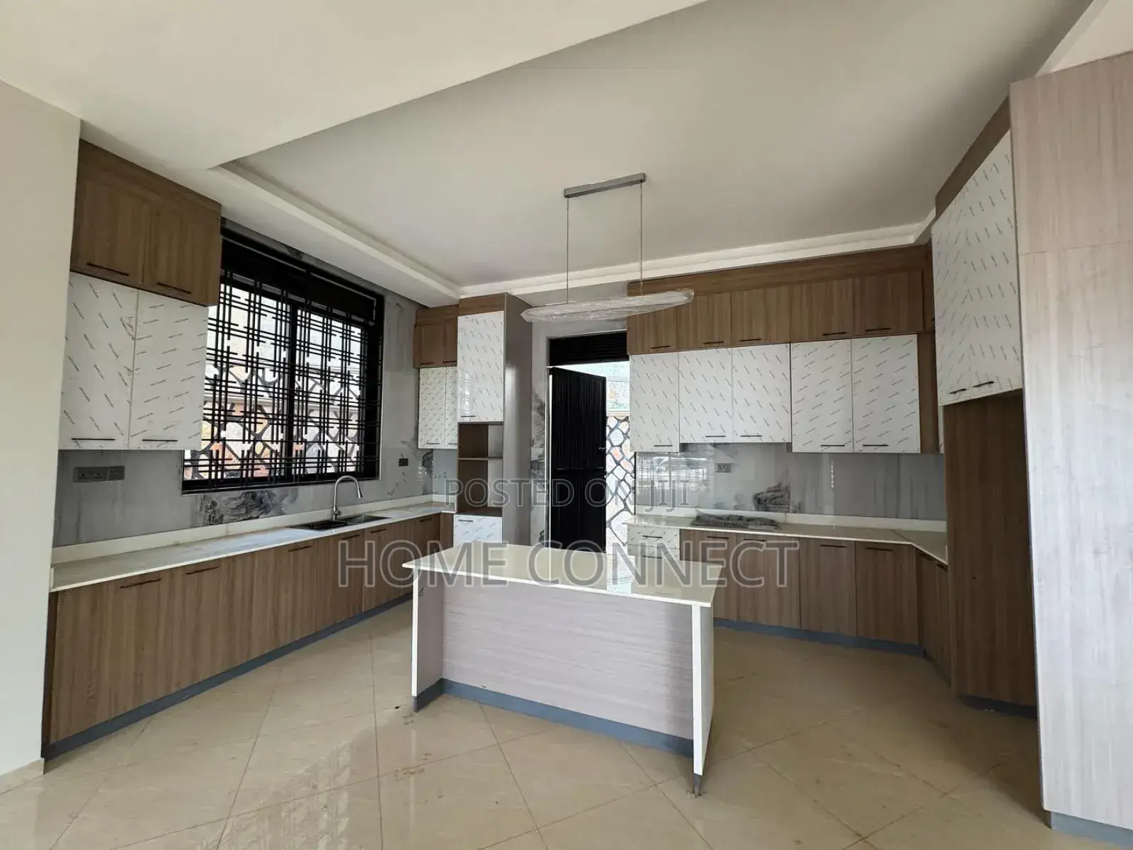 5bdrm Duplex in Buwate, Central Division for sale in Central Division
