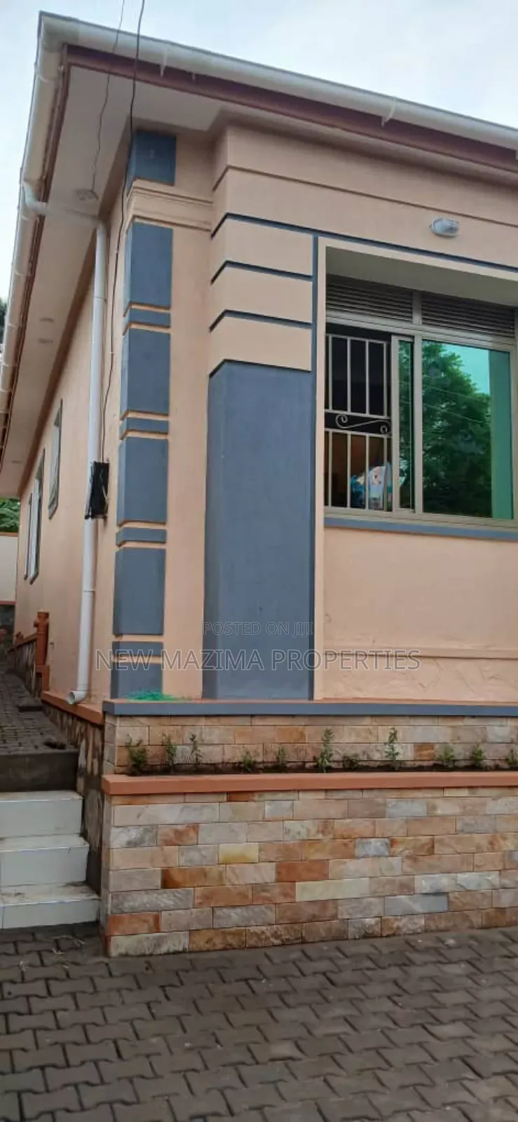 3bdrm Bungalow in Kitende Ntebe Rd, Central Division for sale in Central Division