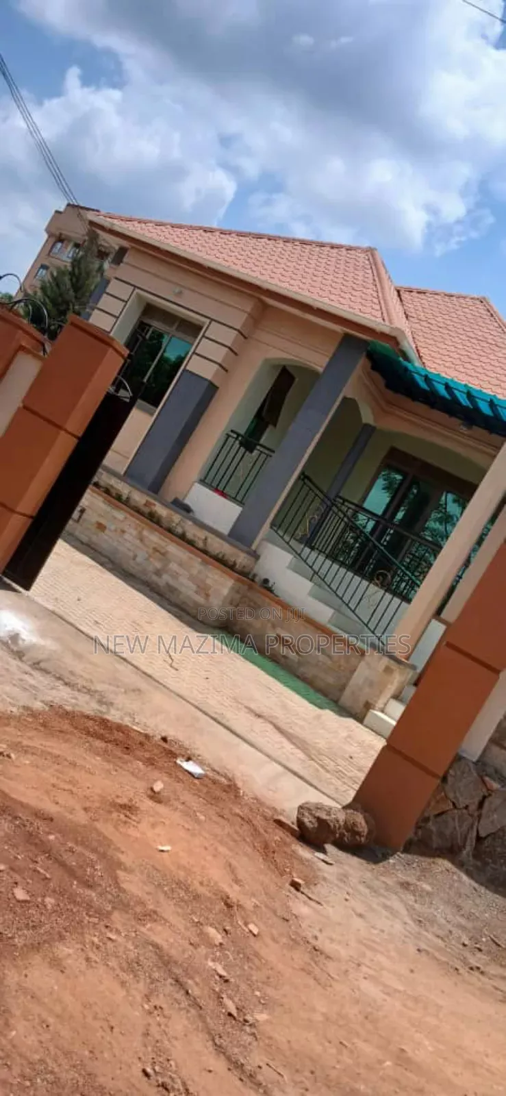 3bdrm Bungalow in Kitende Ntebe Rd, Central Division for sale in Central Division