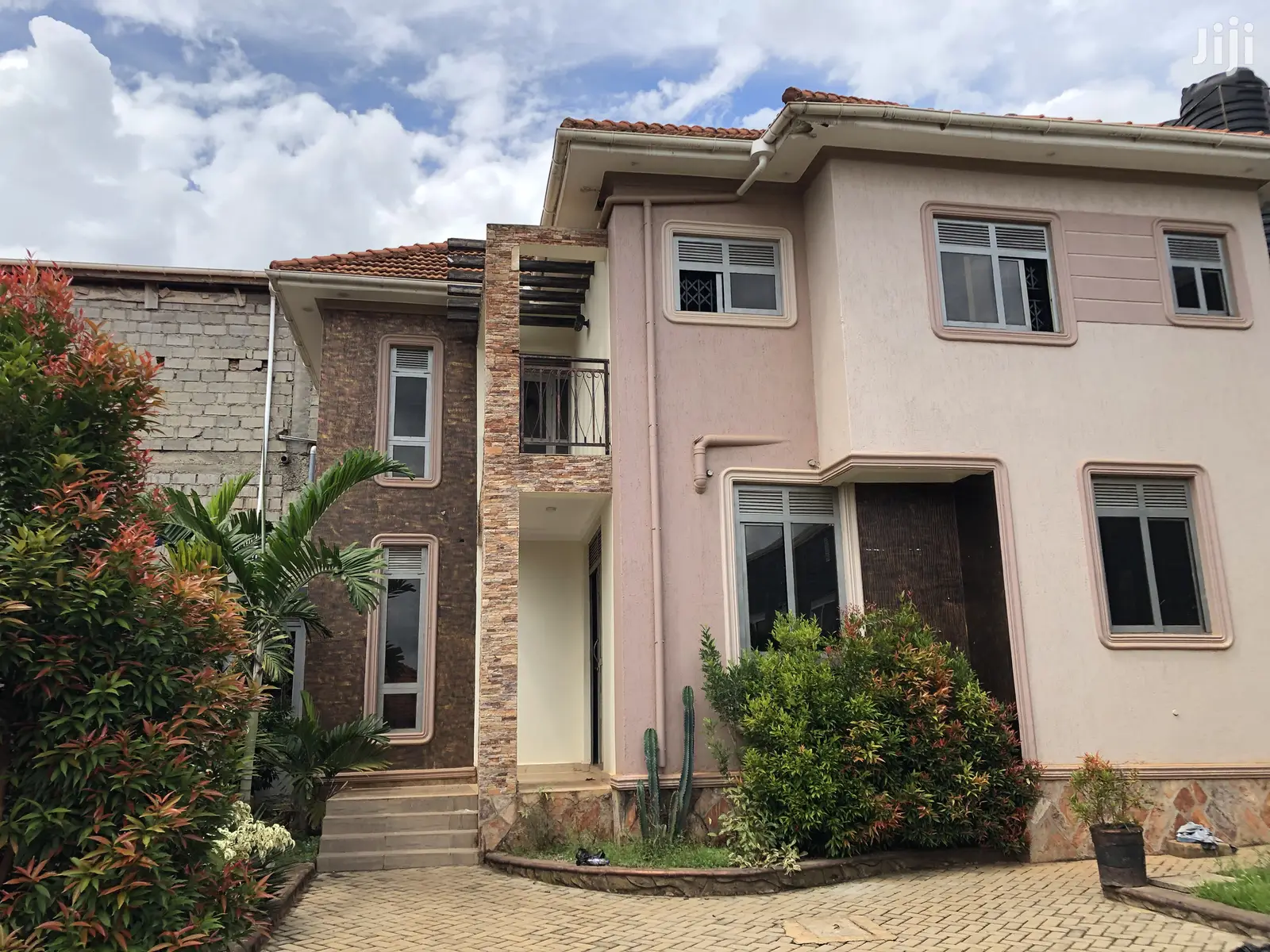 Beautiful House in Kira Tarmacked Neighborhood on Sale in Kampala