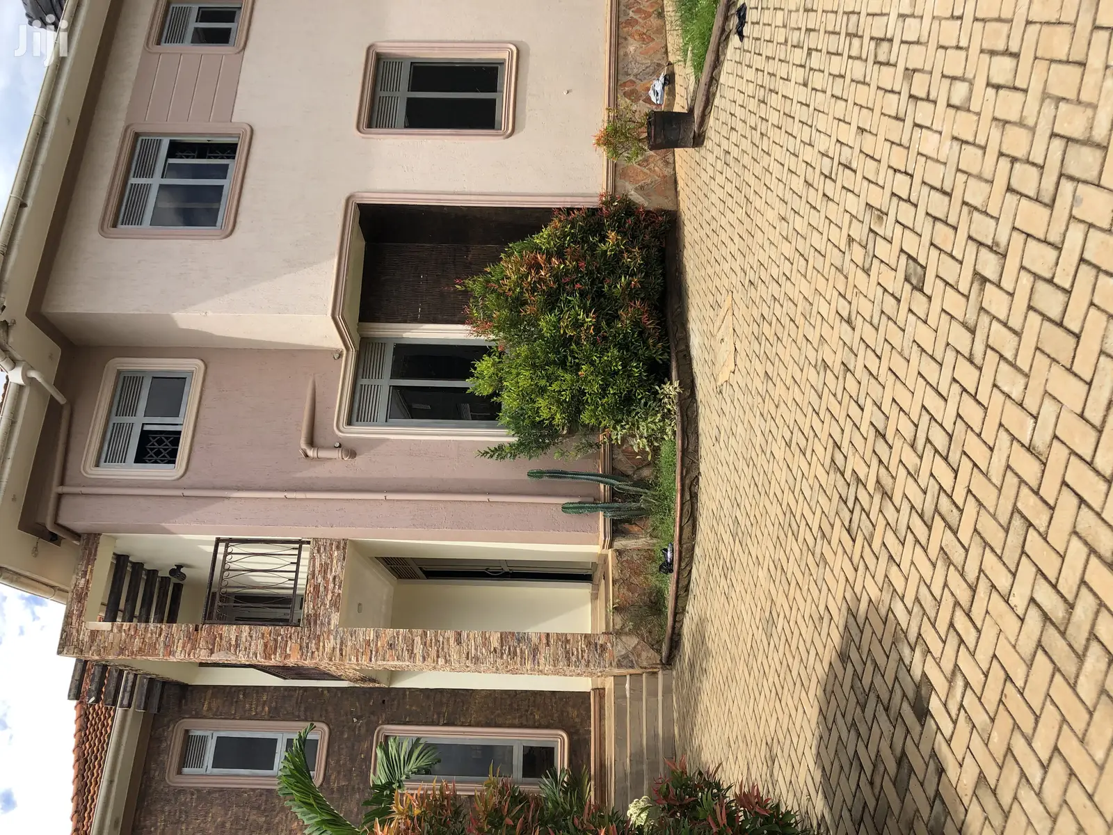 Beautiful House in Kira Tarmacked Neighborhood on Sale in Kampala