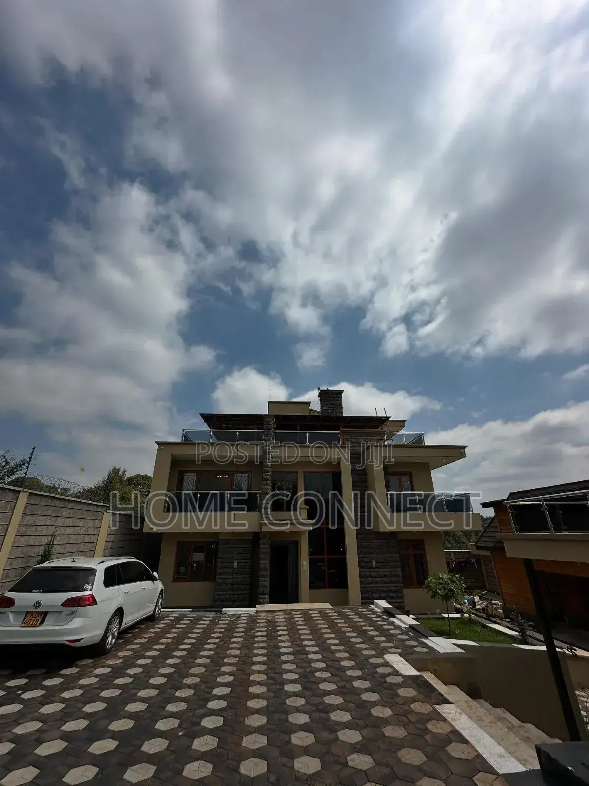 5bdrm Duplex in Munyonyo, Central Division for sale in Central Division
