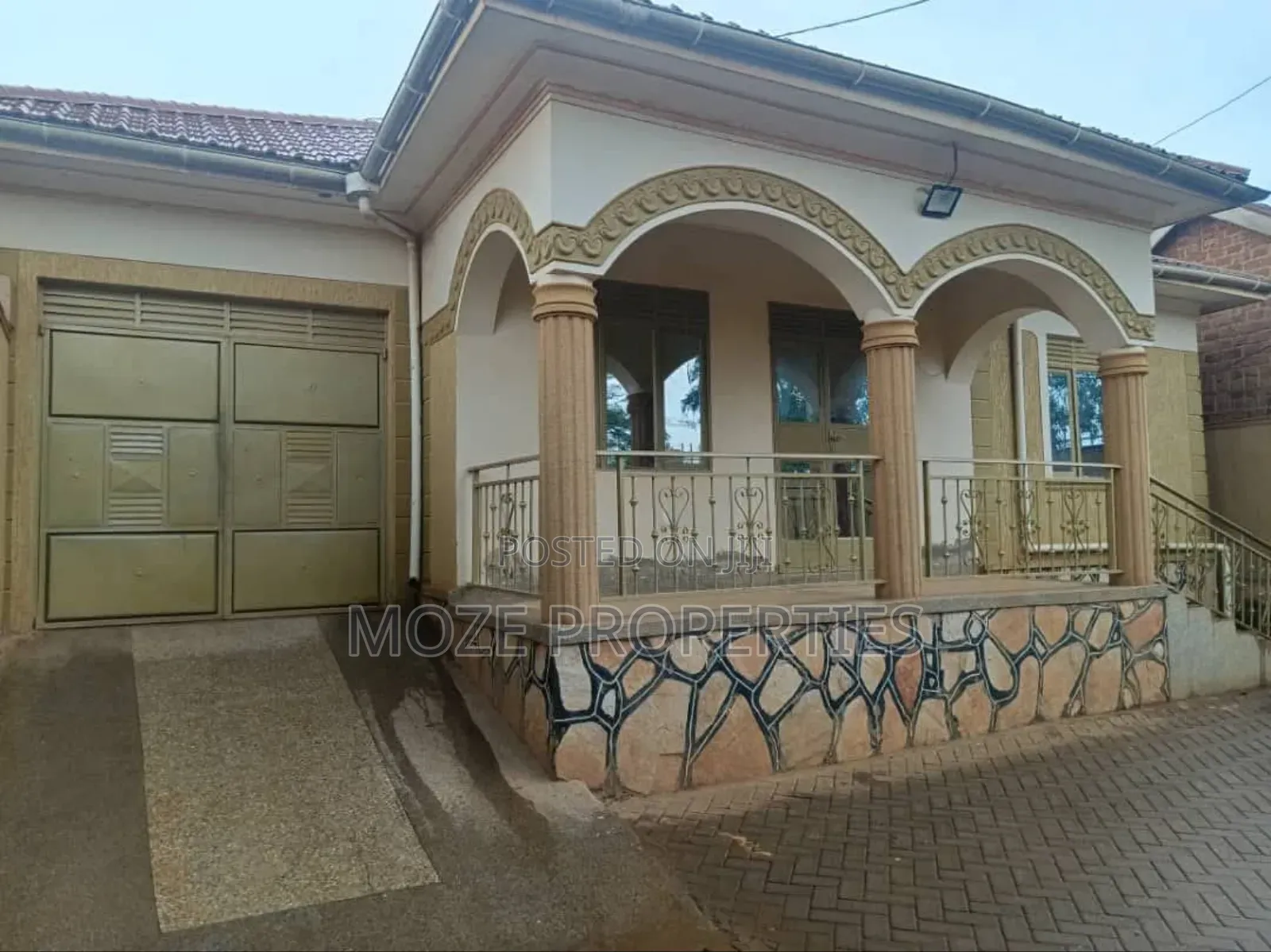 3bdrm Bungalow in Bweyogerere Kiwanga, Central Division for sale in Central Division