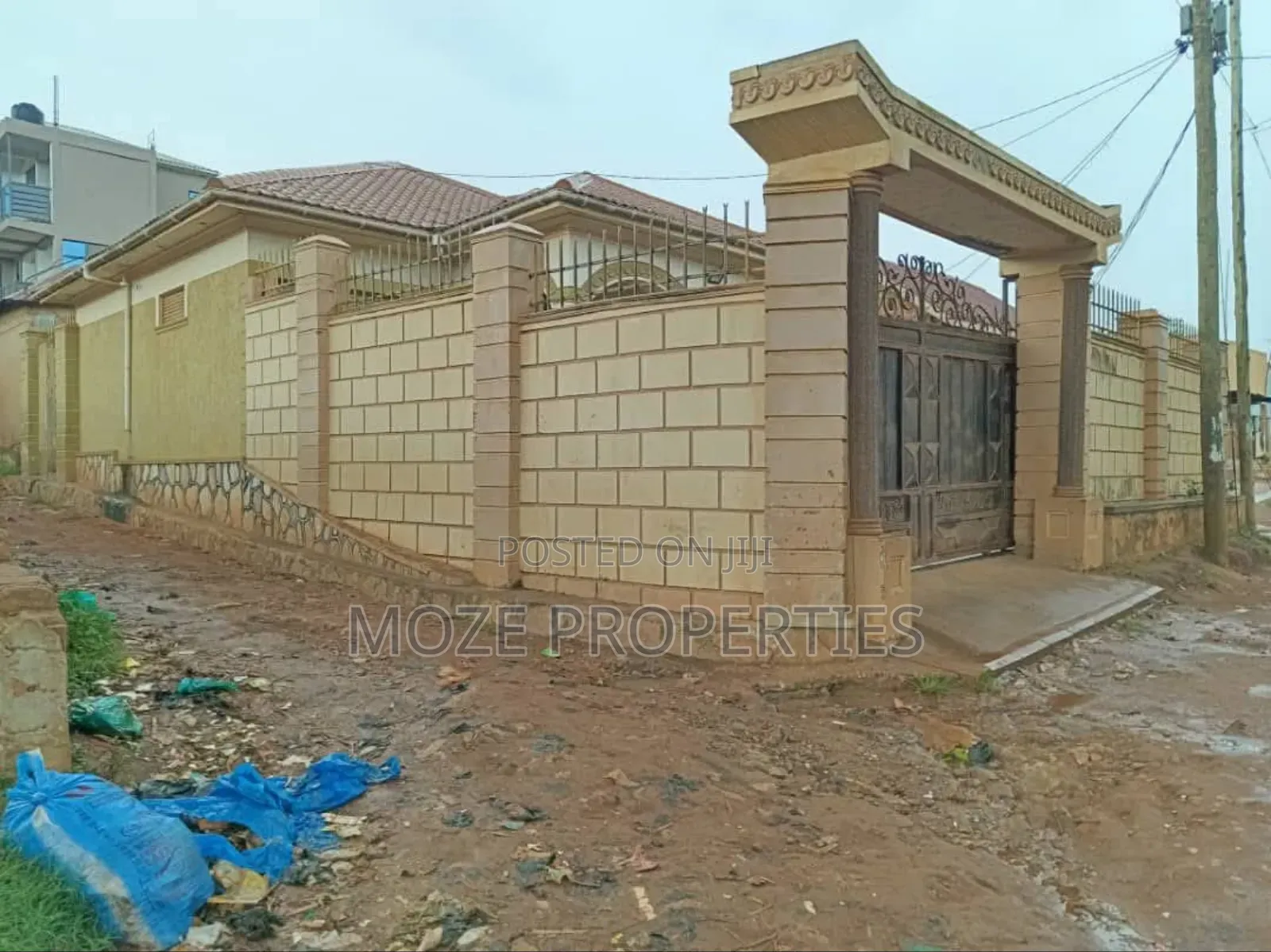 3bdrm Bungalow in Bweyogerere Kiwanga, Central Division for sale in Central Division