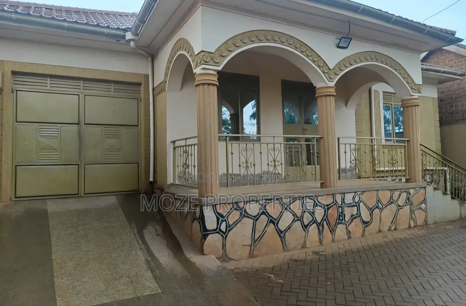 3bdrm Bungalow in Bweyogerere Kiwanga, Central Division for sale in Central Division