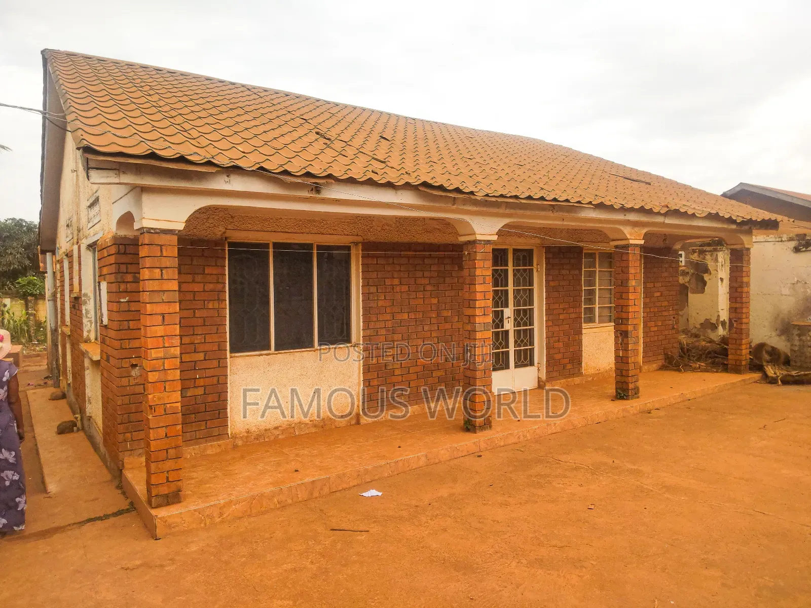 4bdrm Townhouse/Terrace in Entebbe Kitoro, Katabi for sale in Katabi