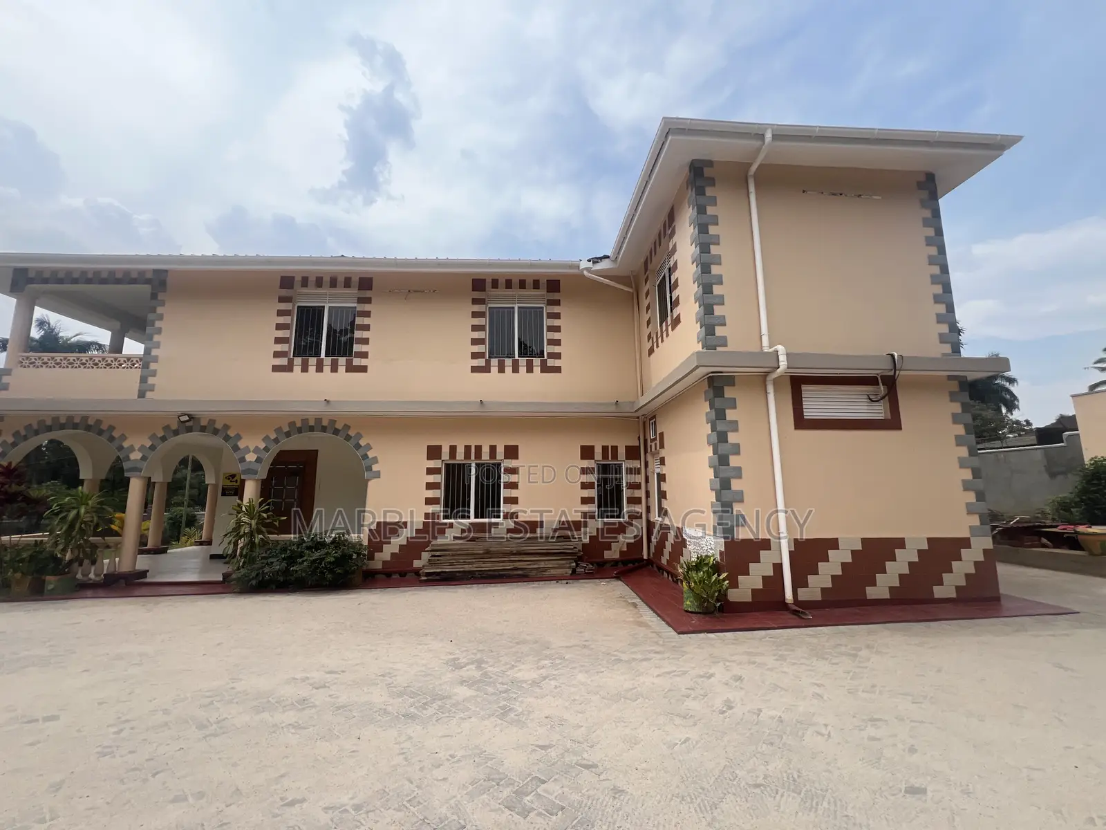 10 Rooms Office Space for Rent in Bugolobi in Central Division