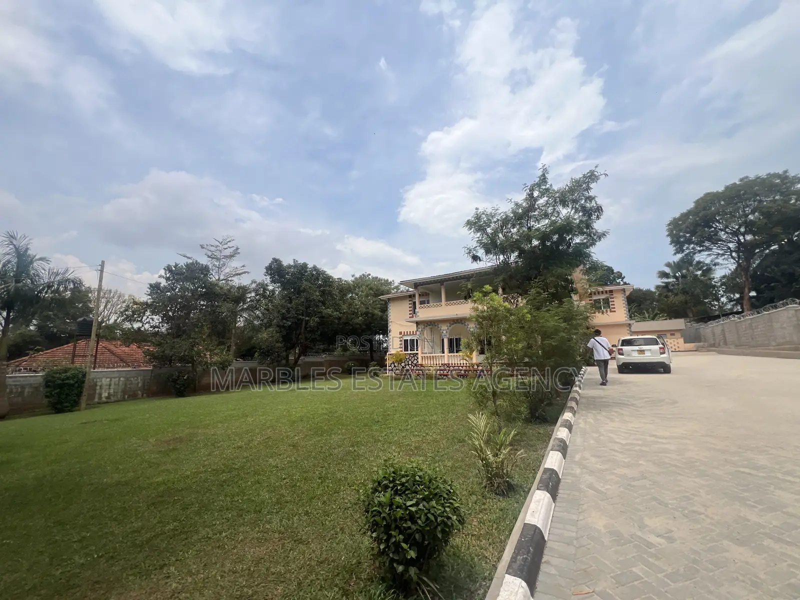 10 Rooms Office Space for Rent in Bugolobi in Central Division