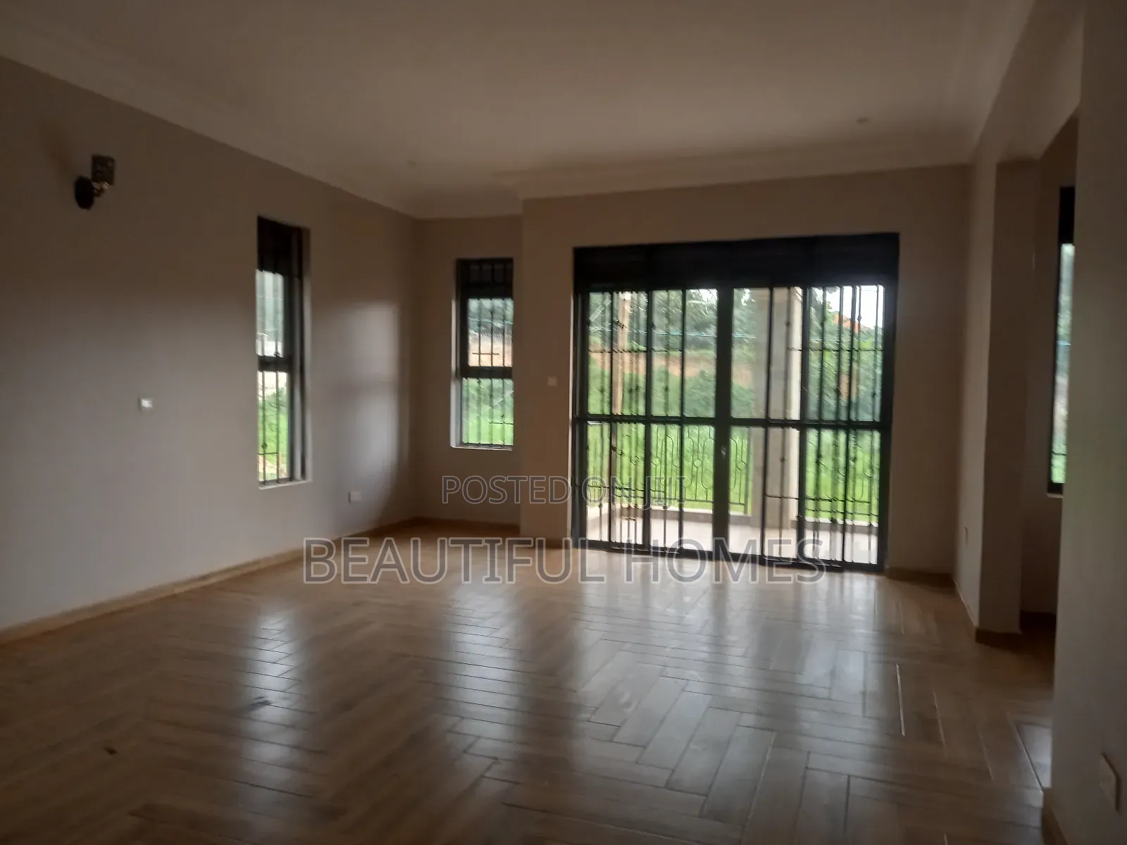 Furnished 5bdrm House in Kira Town for sale in Kira