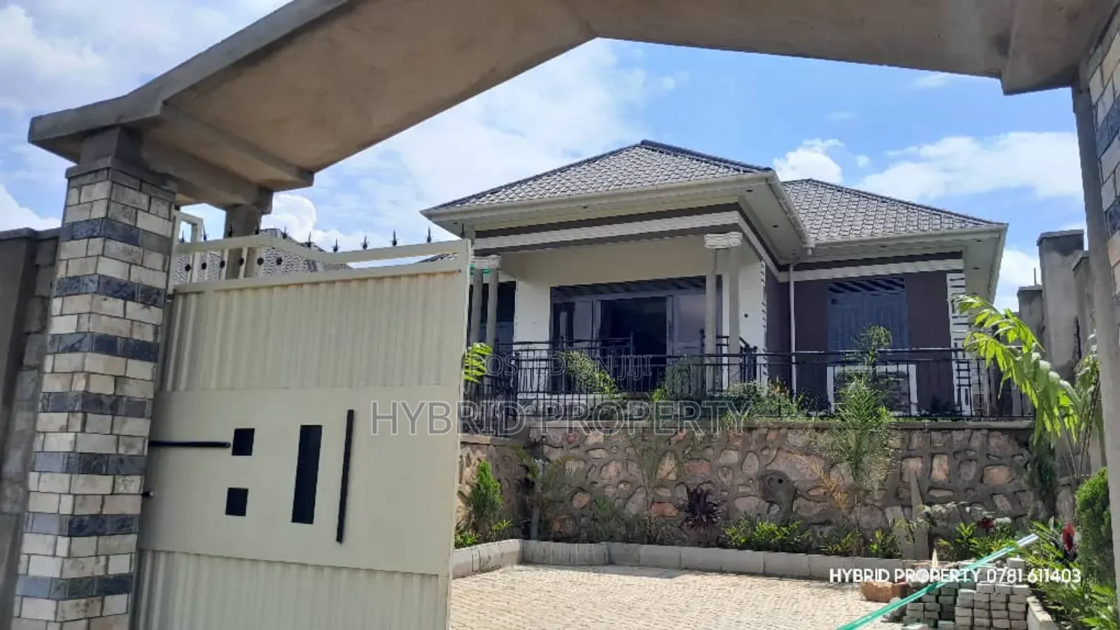 3bdrm House in Nansana Along Hoima for sale in Wakiso / Wakiso