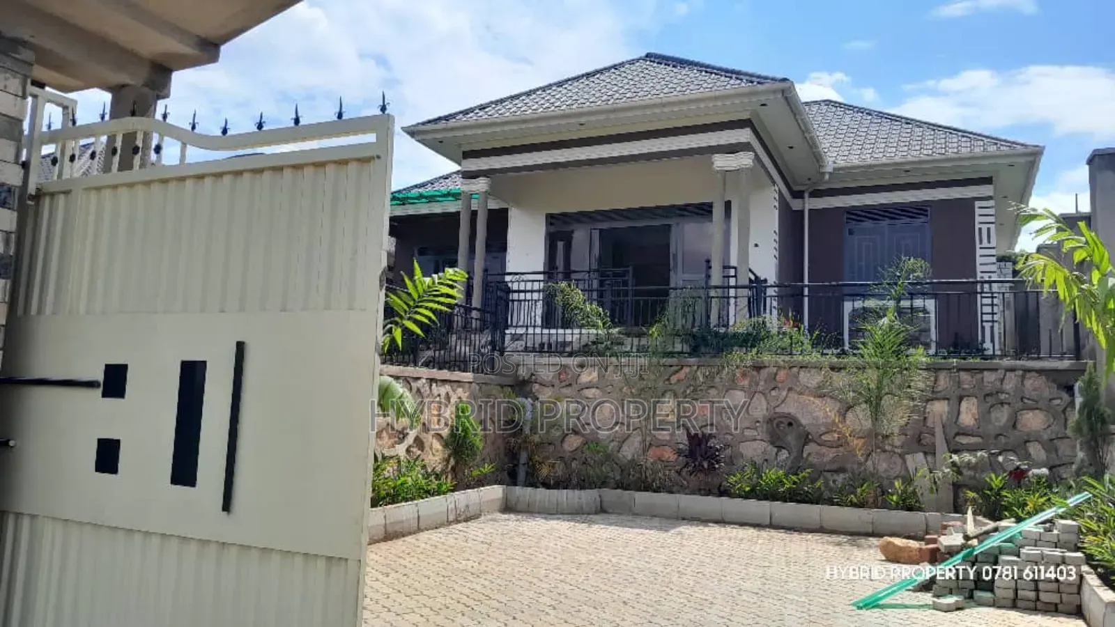 3bdrm House in Nansana Along Hoima for sale in Wakiso / Wakiso