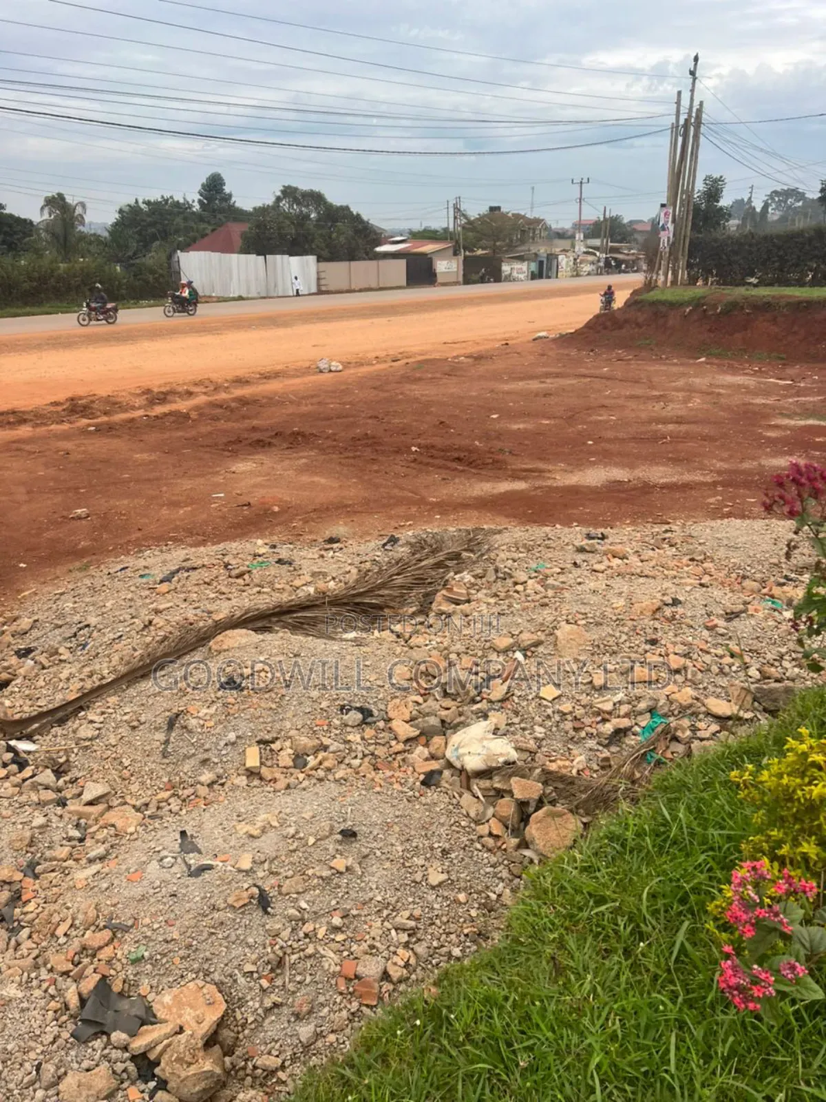 25 Decimals (100*100ft) Plot of Commercial Land in Kira on Tarmac in Central Division