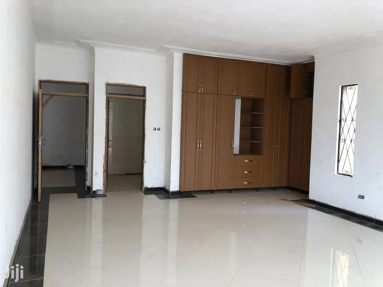 Kira Executive Mansion on Sell in Kampala